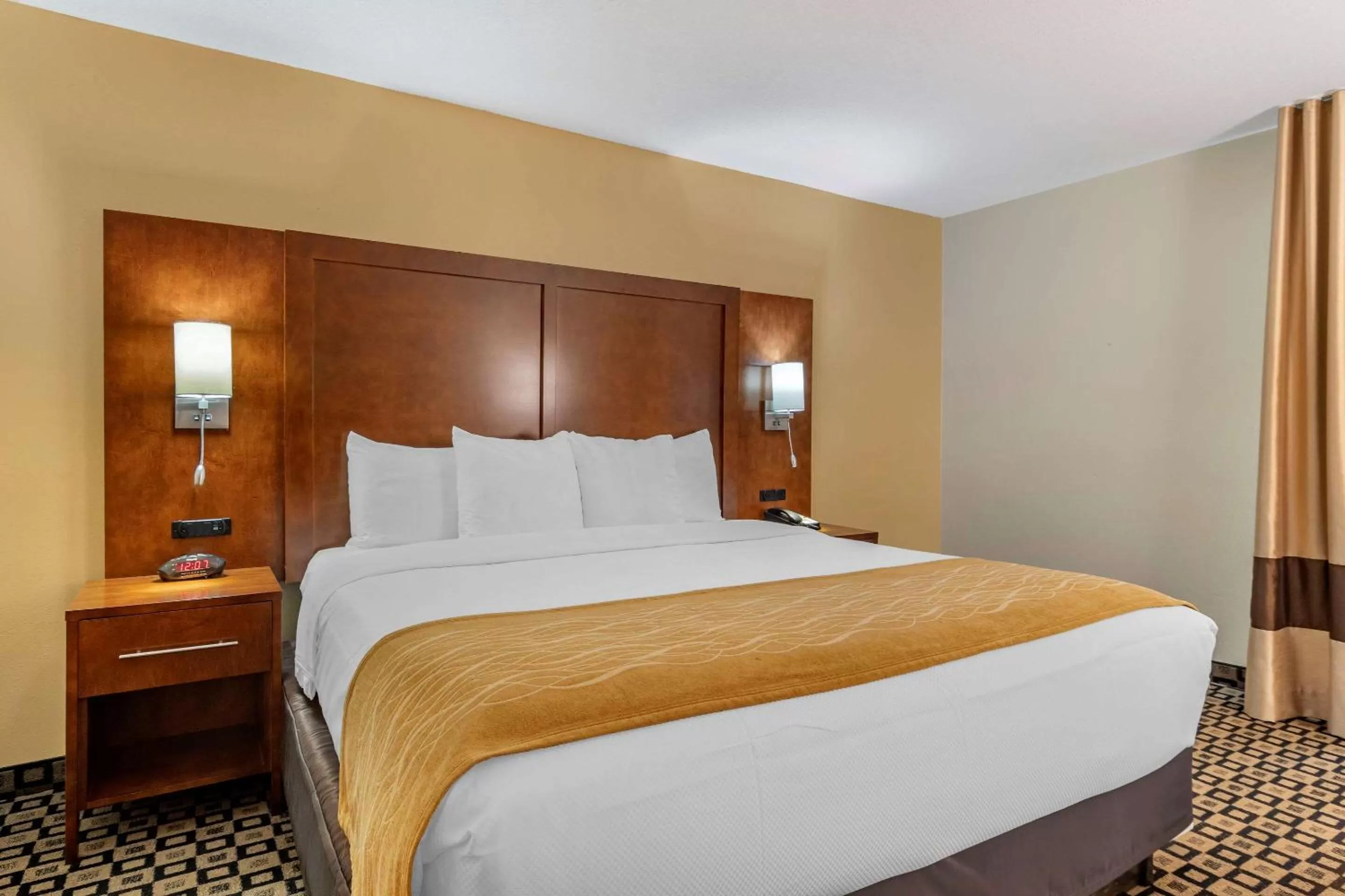King Room - Non-Smoking in Comfort Inn & Suites Athens North