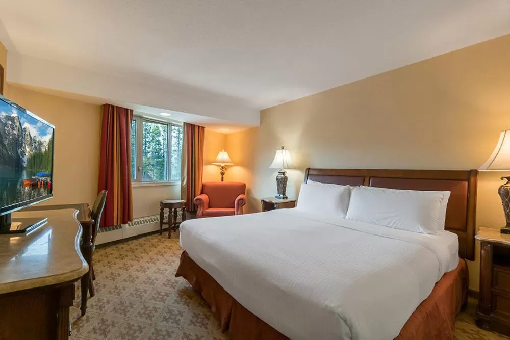 Deluxe King Room in Lake Louise Inn