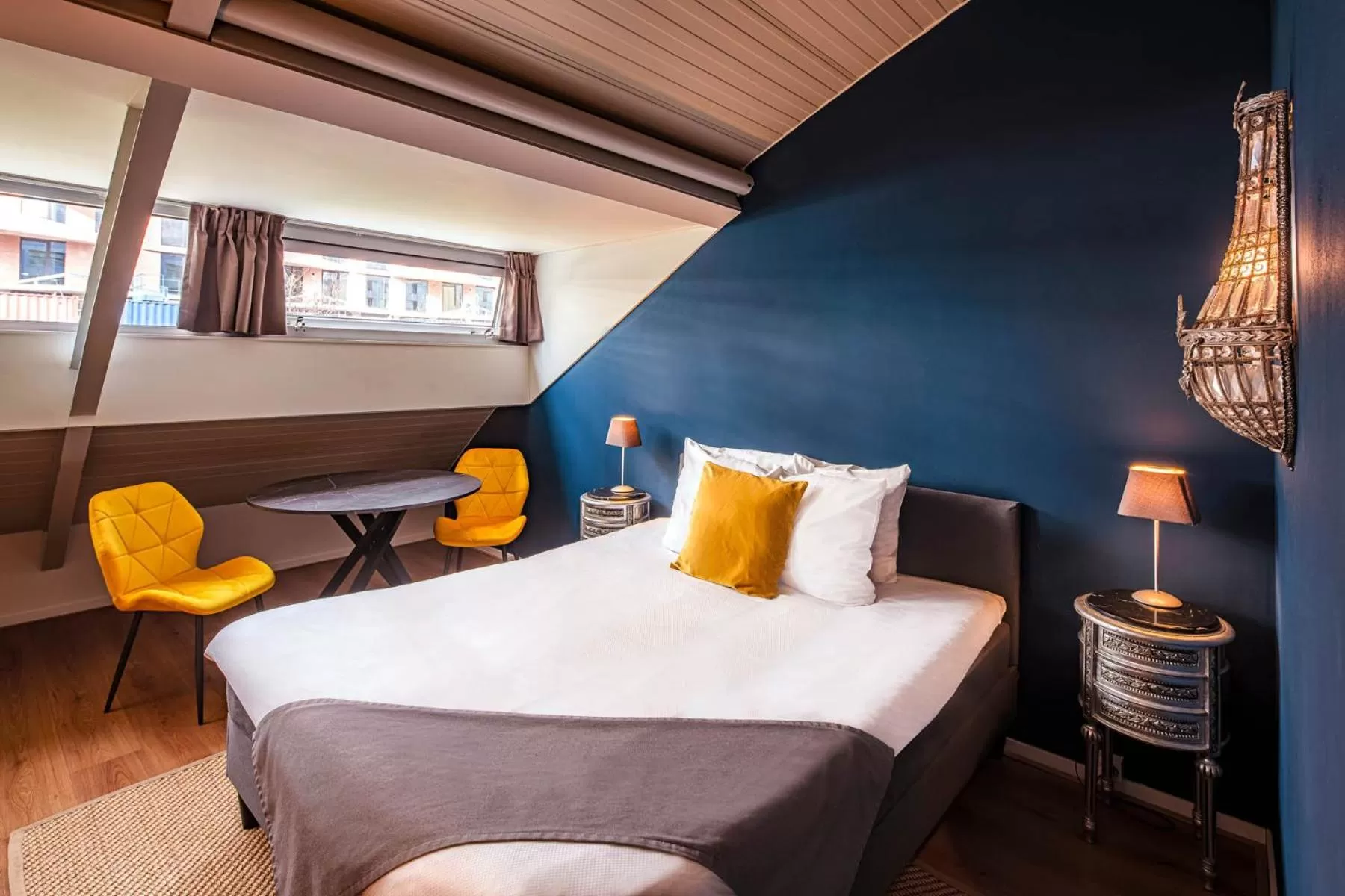 Art Twin Room in H2OTEL Rotterdam