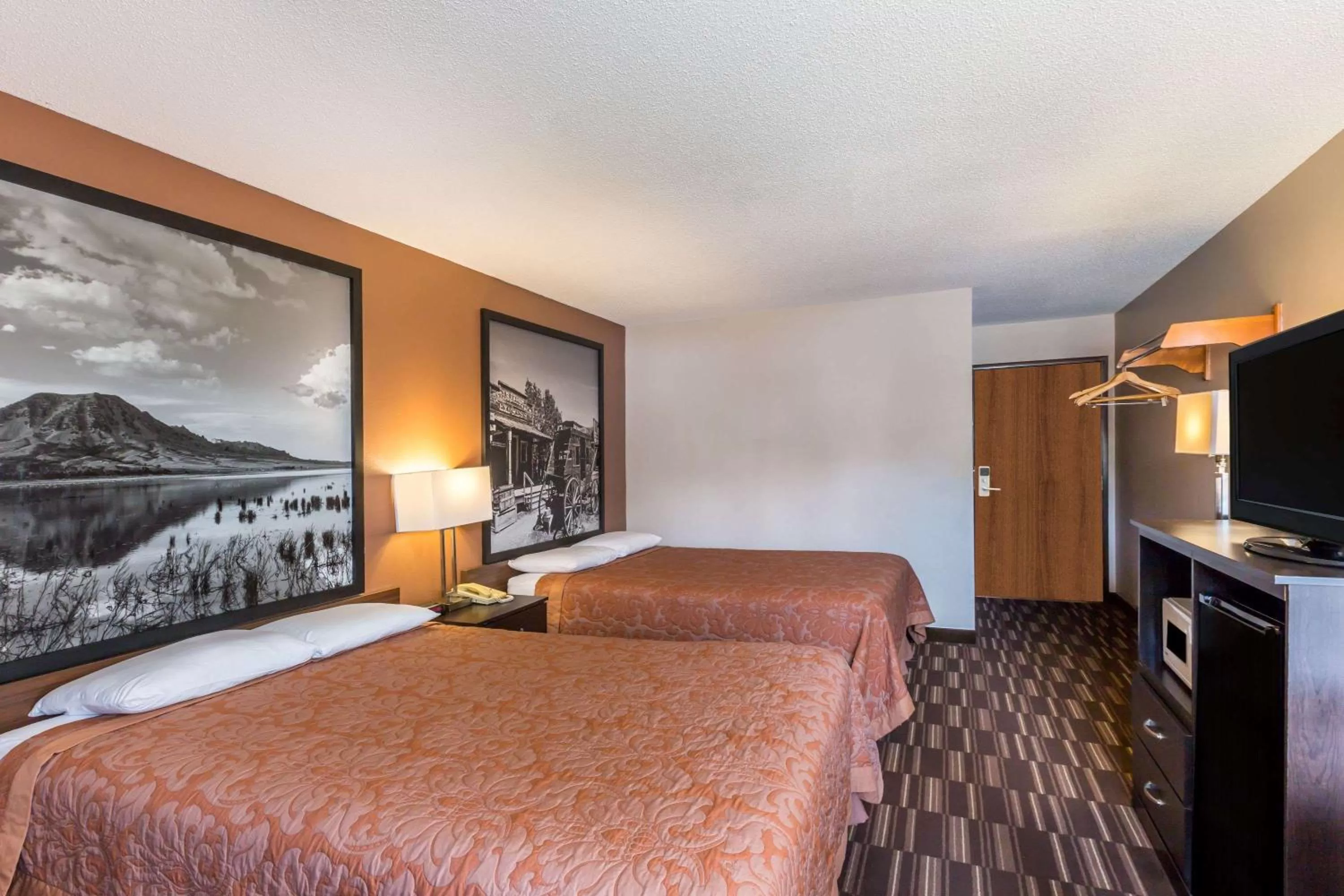 Queen Room with Two Queen Beds - Non-Smoking in Super 8 by Wyndham Madison