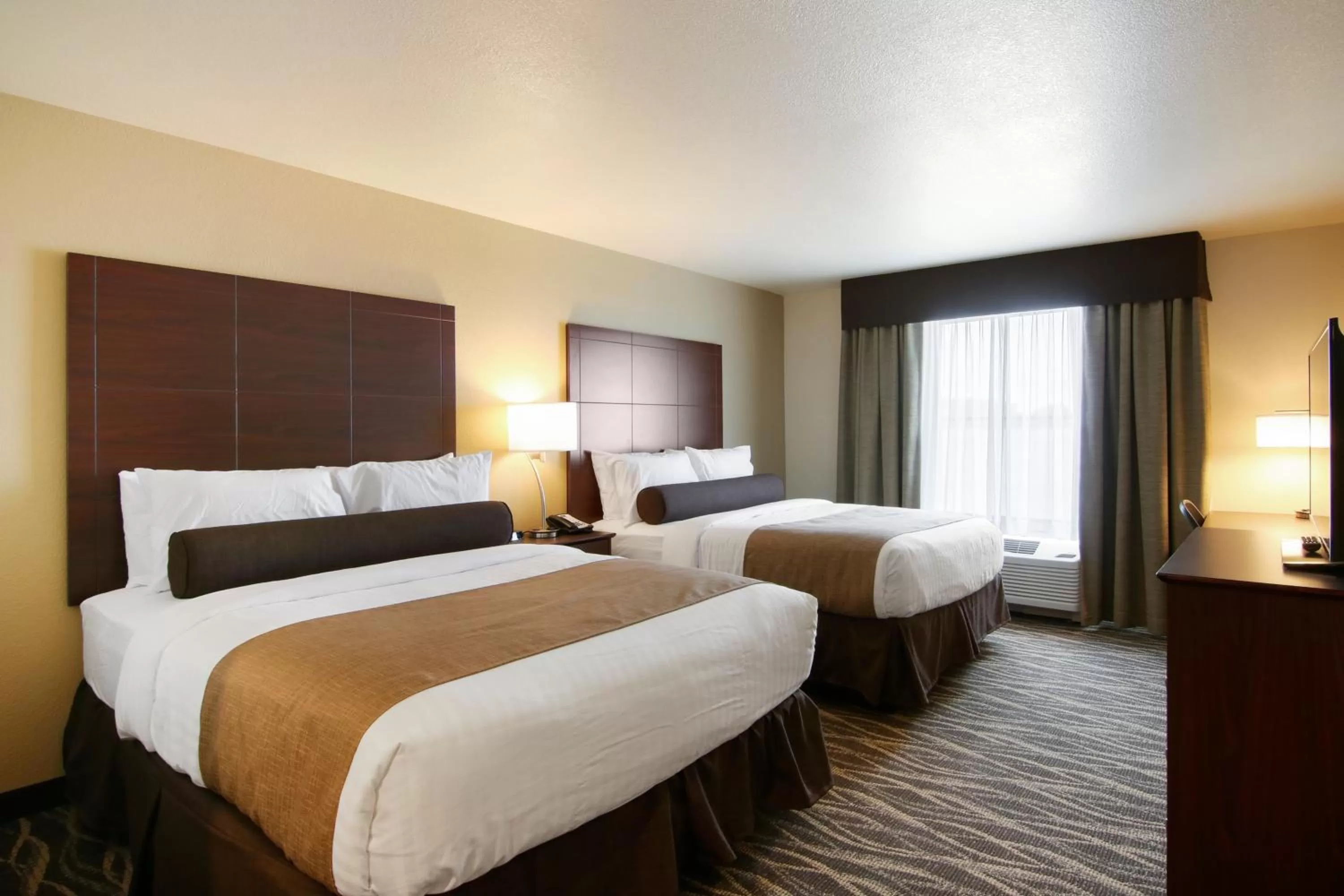 Deluxe Queen Room with Two Queen Beds in Cobblestone Inn & Suites - Menomonie/UW-Stout