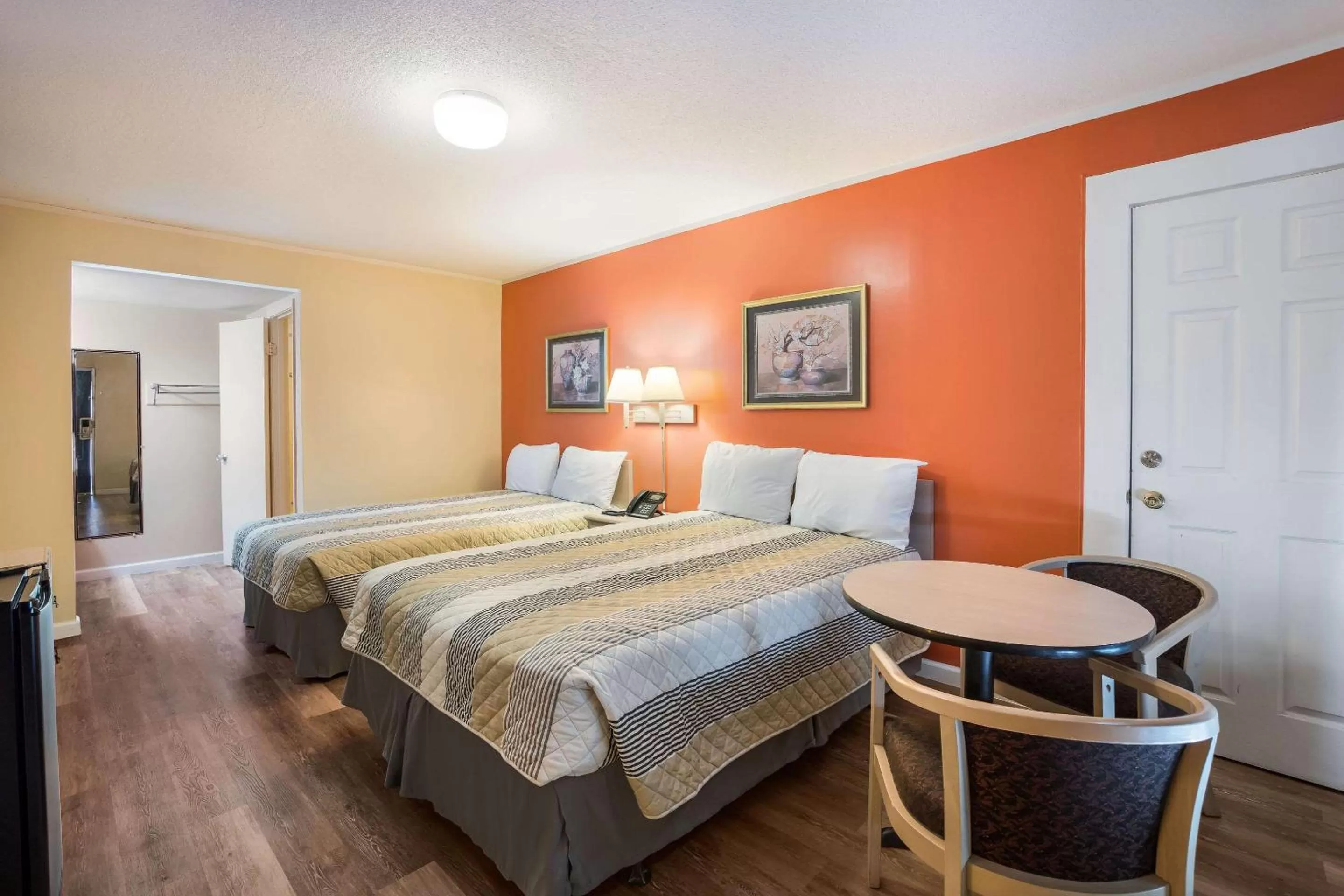 Standard Double Room with Two Double Beds - Smoking/Ground Floor in Rodeway Inn Cecil