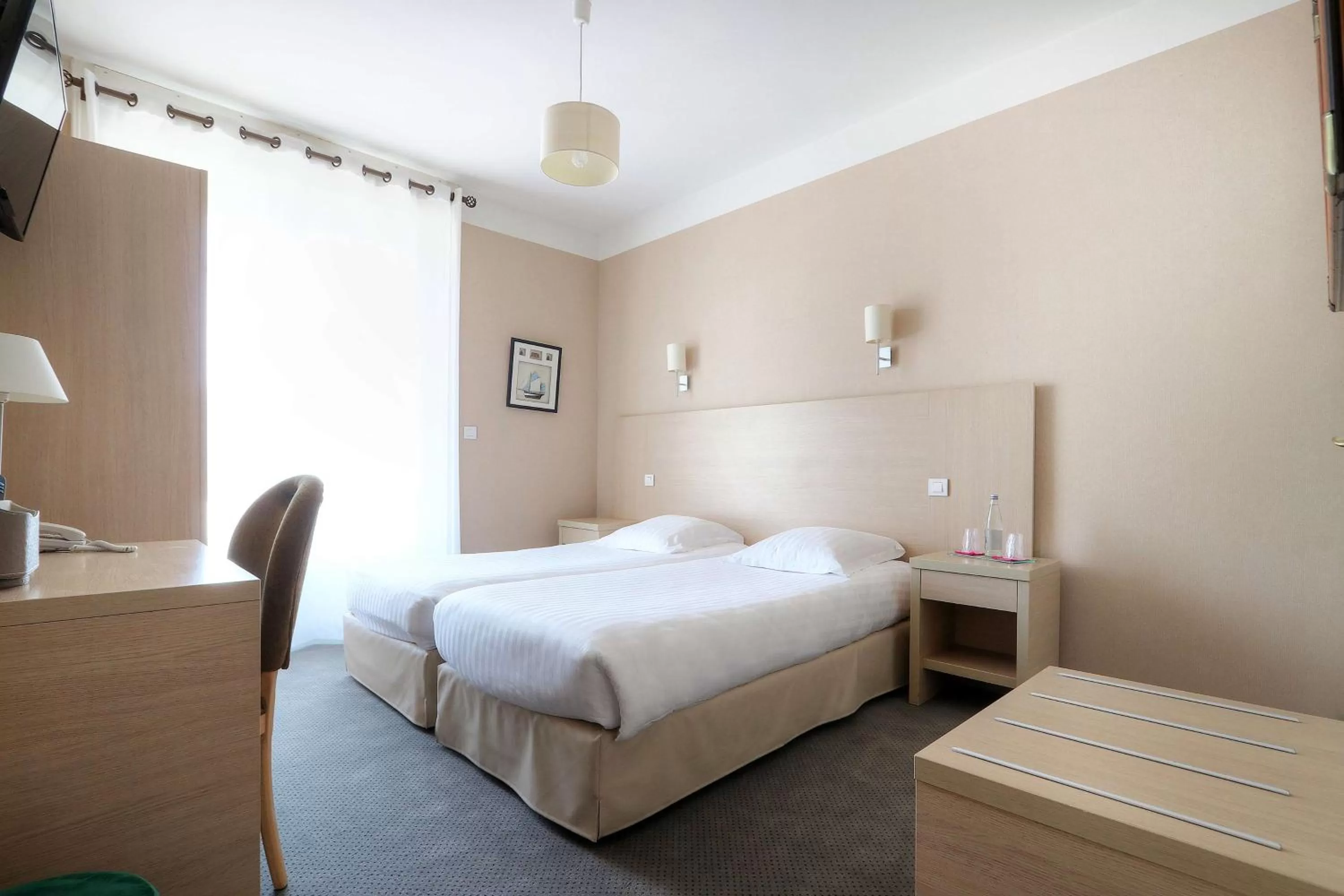 Classic Double Room with 2 Single Beds in Best Western Hôtel Brittany La Baule Centre & Plages