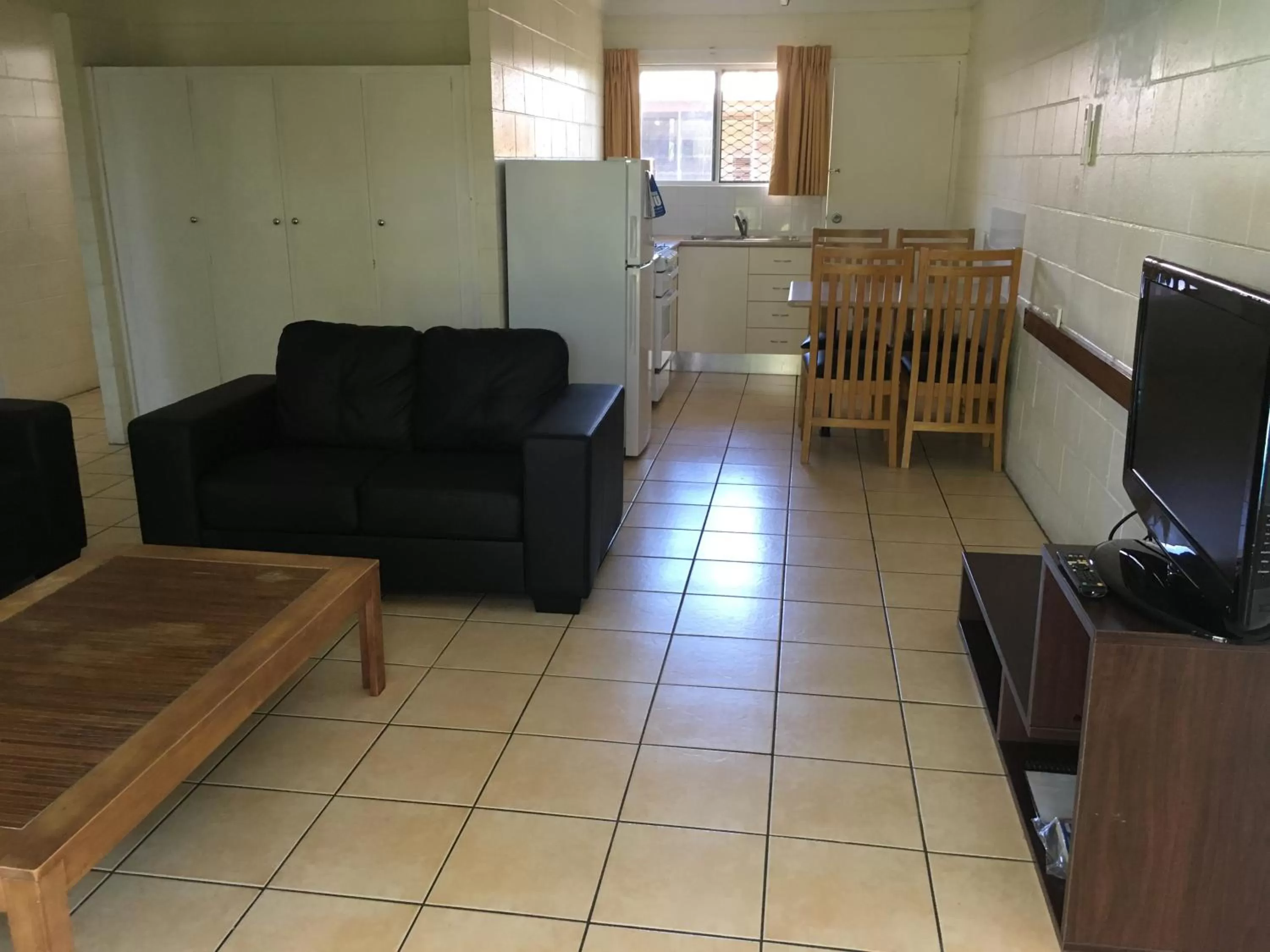 Two-Bedroom Apartment in Oasis Inn Apartments