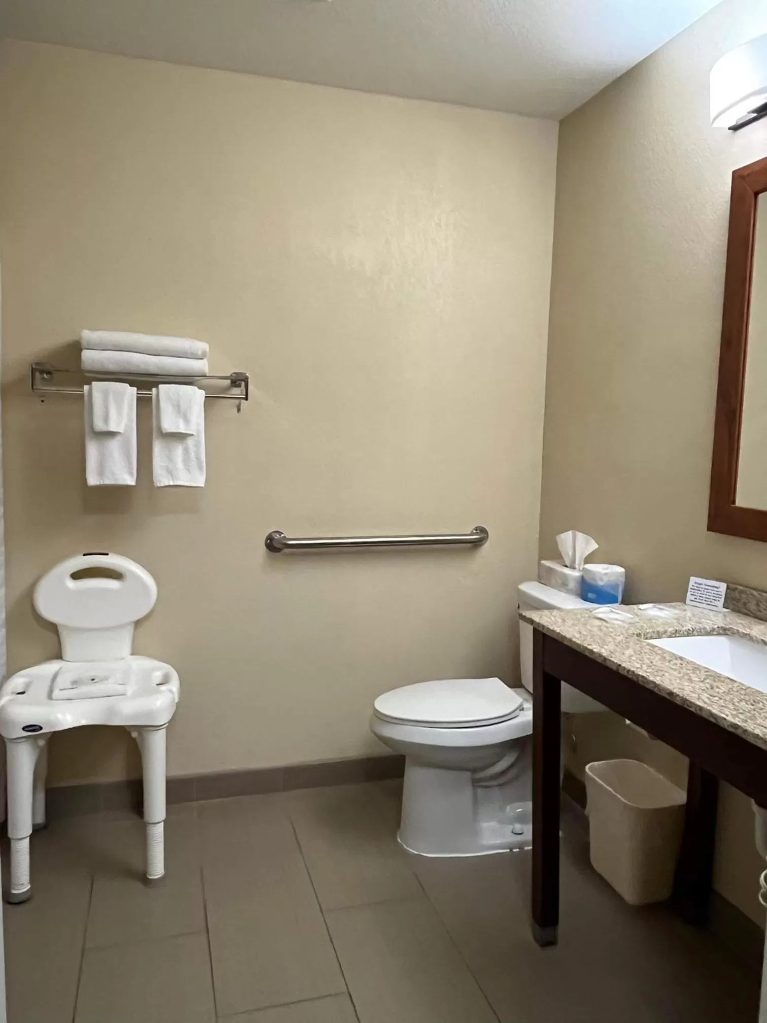 Queen Room - Disability Access/Non-Smoking in Quality Inn & Suites