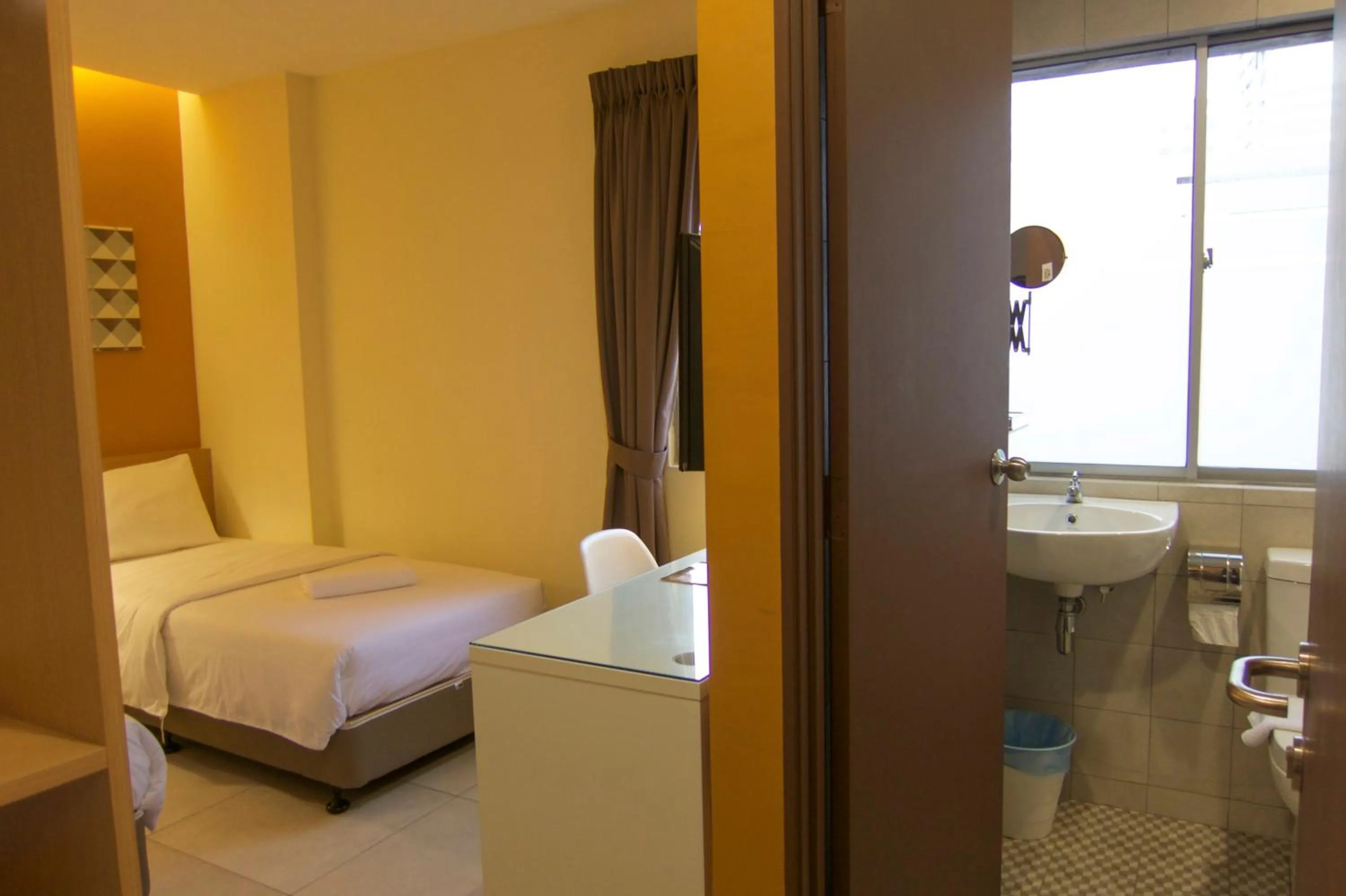 Standard Twin Room With Windows in Hotel 1000 Miles