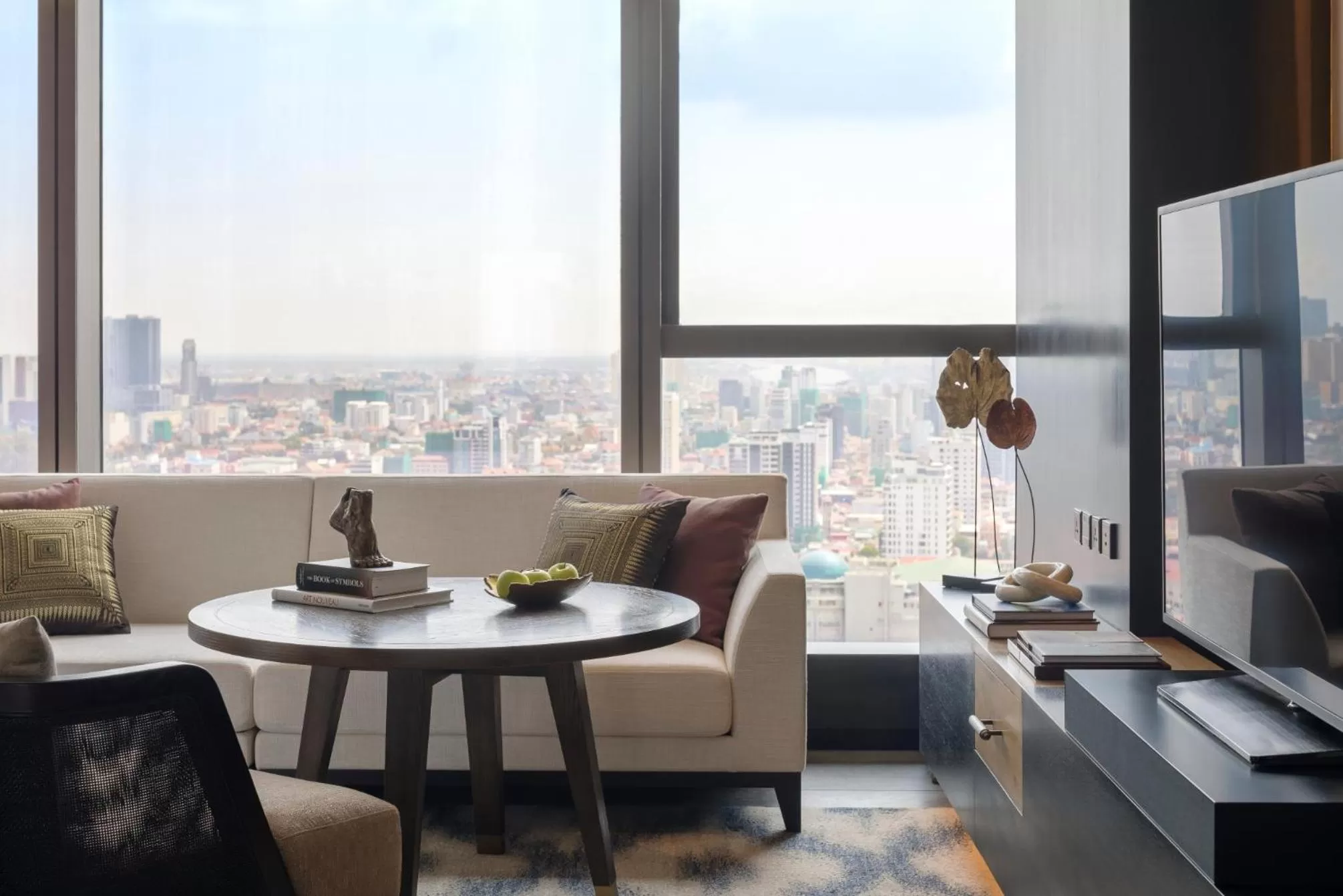 Premier River Twin in Rosewood Phnom Penh