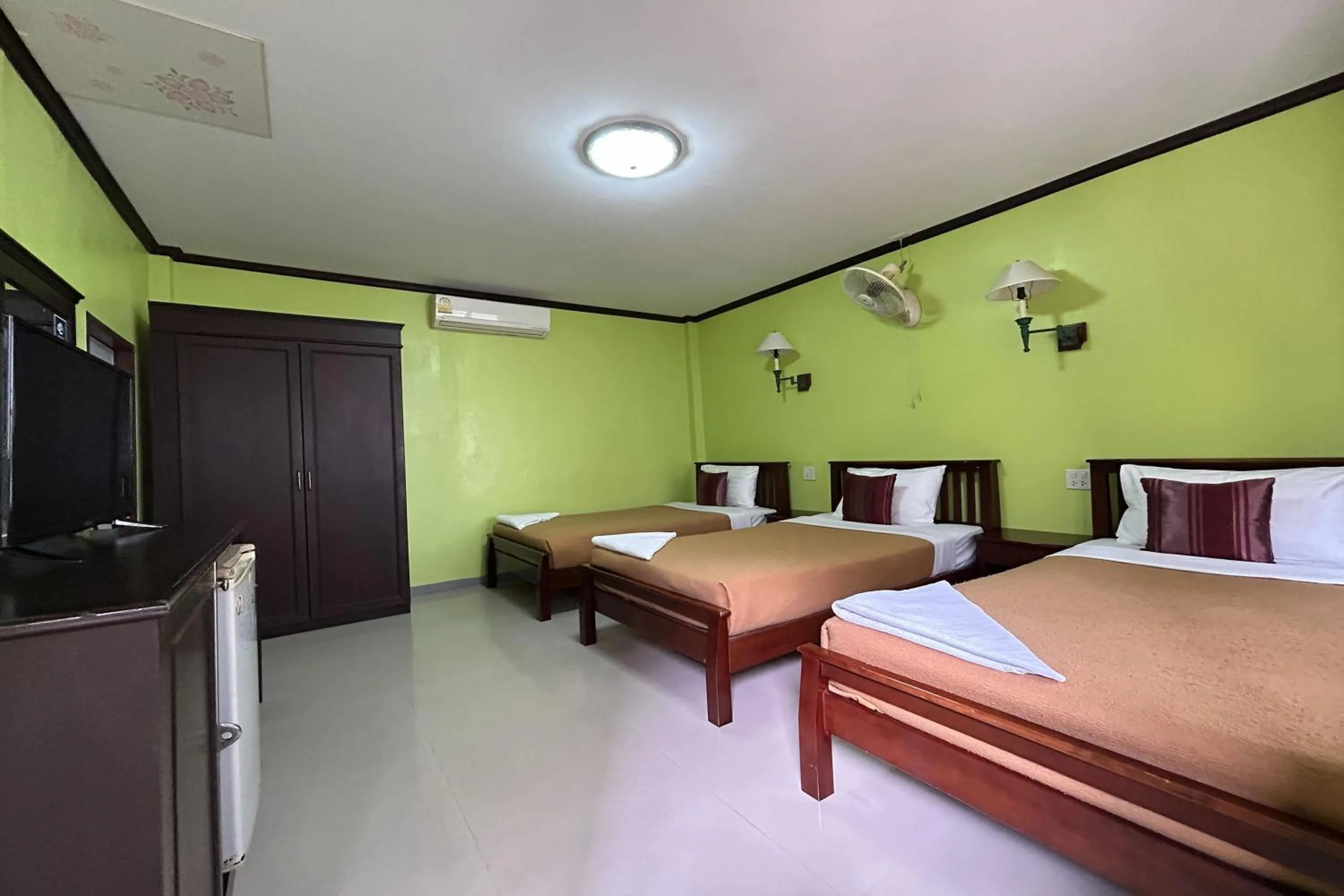 Triple Room in Me Mee Place & Tour Krabi
