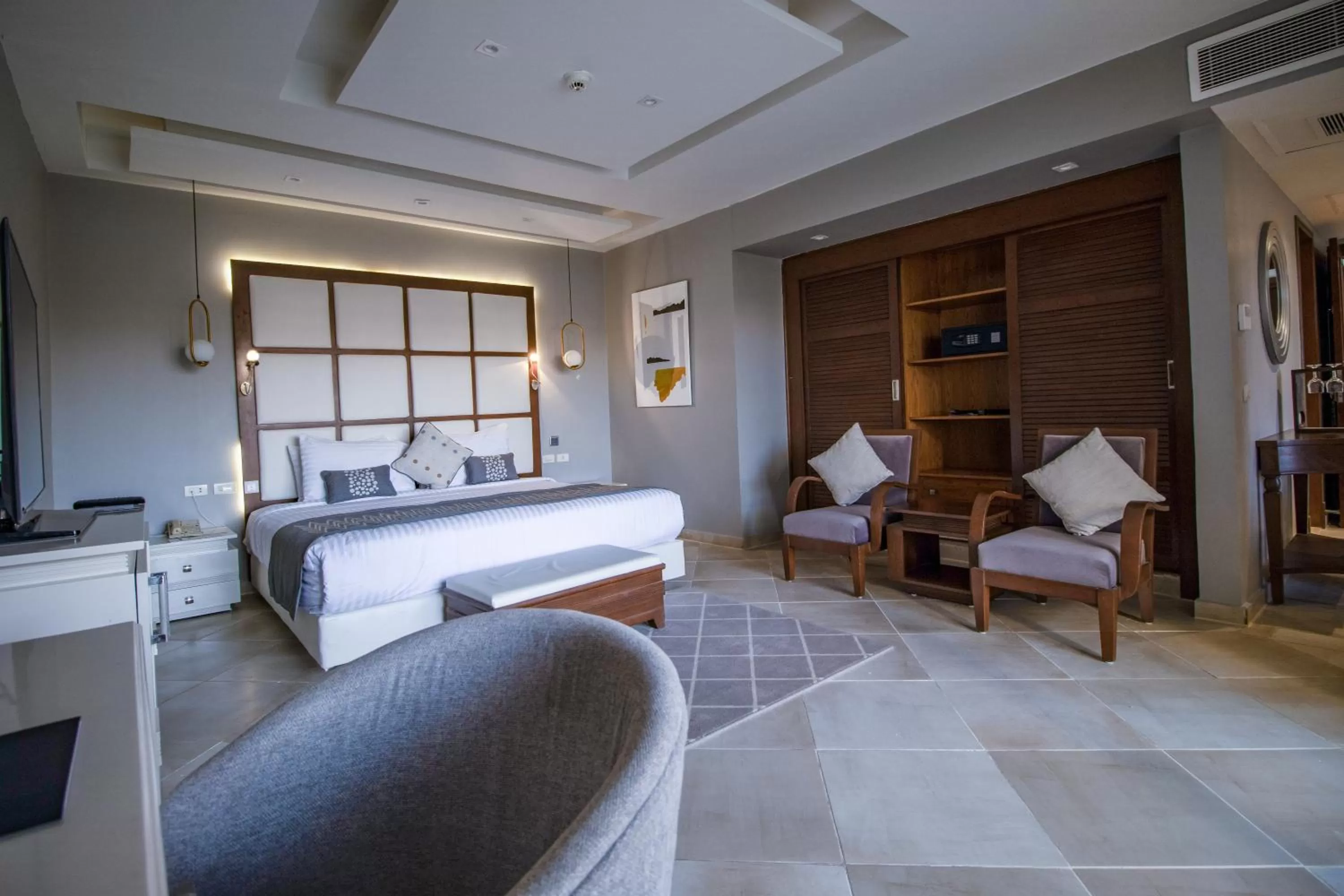 Junior Swim Up Suite - Posh Club in Sunrise Crystal Bay Resort -Grand Select