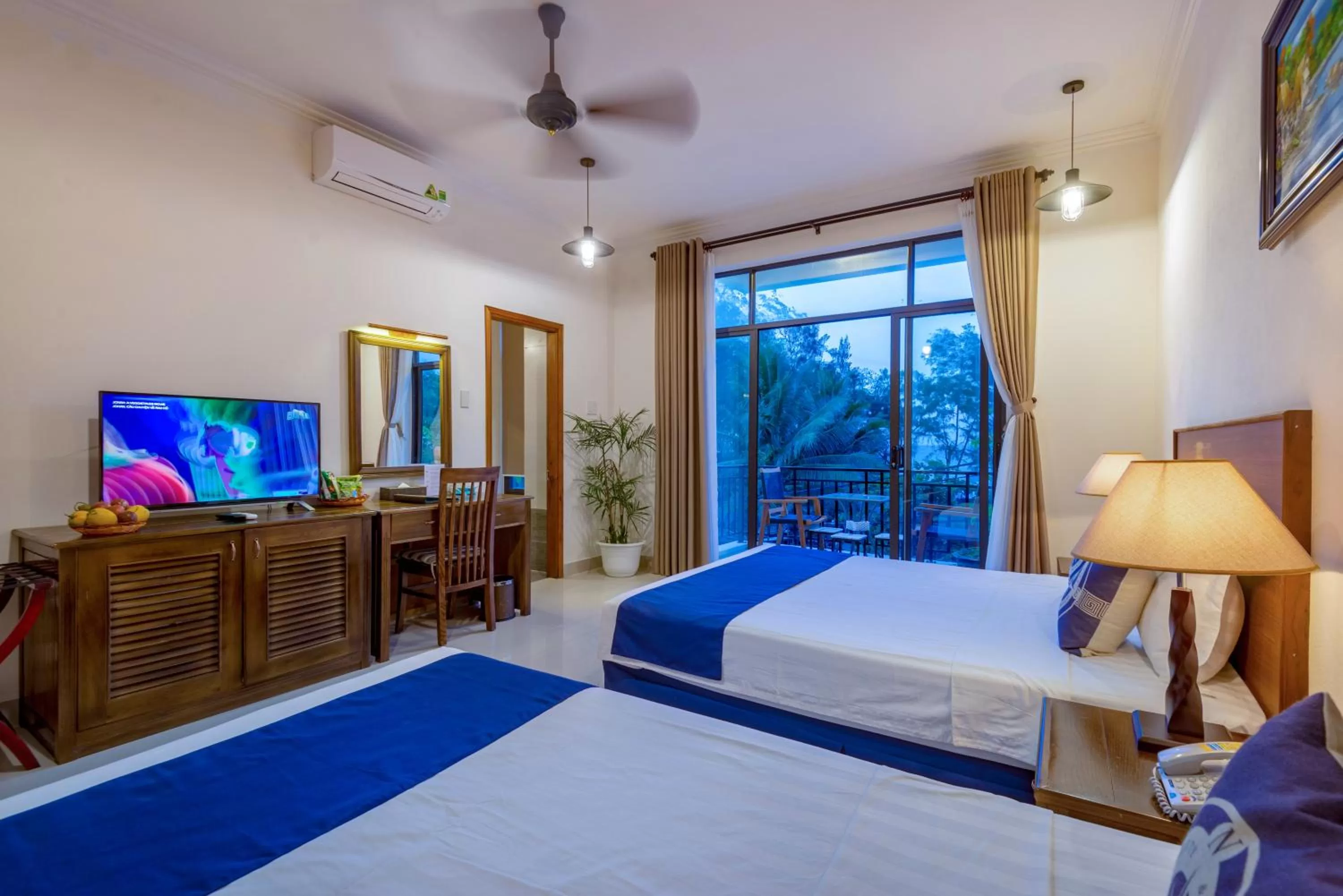 Triple Room with Sea View in Santa Sea Villa