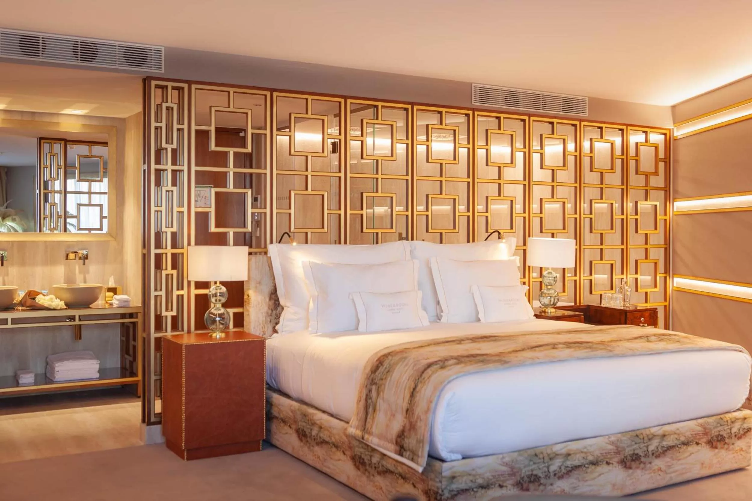 Suite in Wine & Books Lisboa Hotel