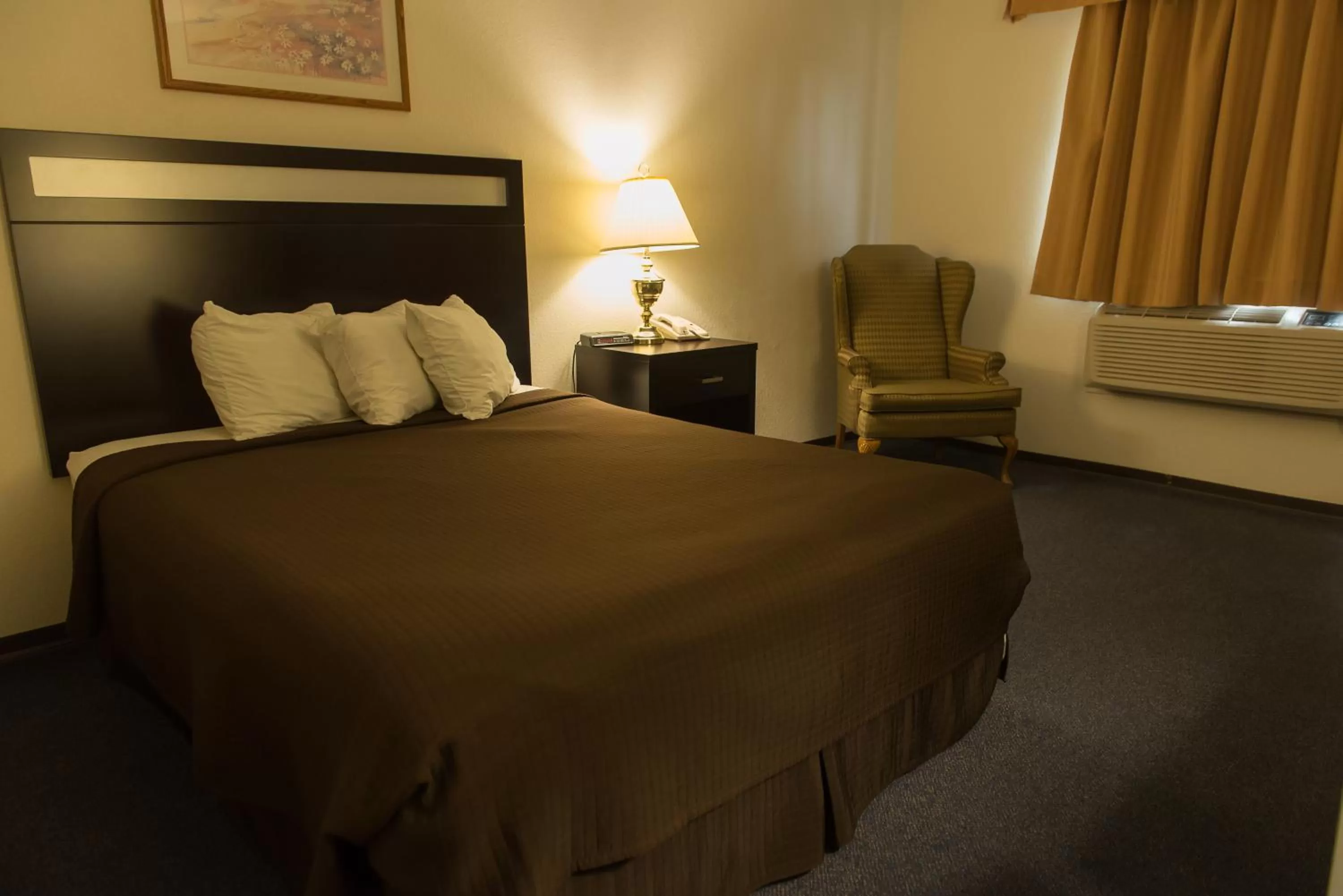 Queen Room - Non-Smoking in Super 8 by Wyndham Williams Lake BC