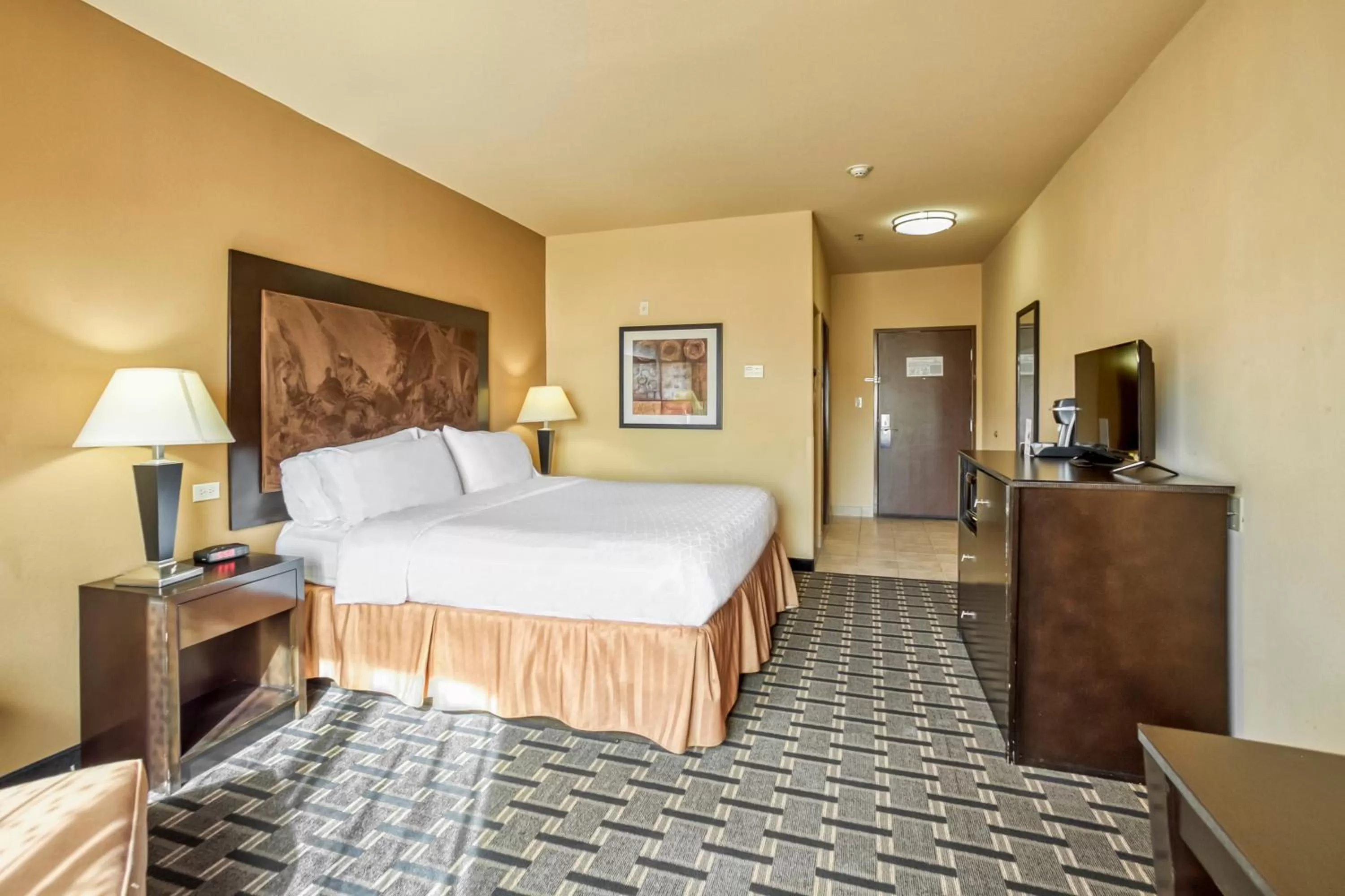 Standard King Room with Sofa Bed and Communications Accessible Tub  in Holiday Inn Express and Suites Beeville by IHG