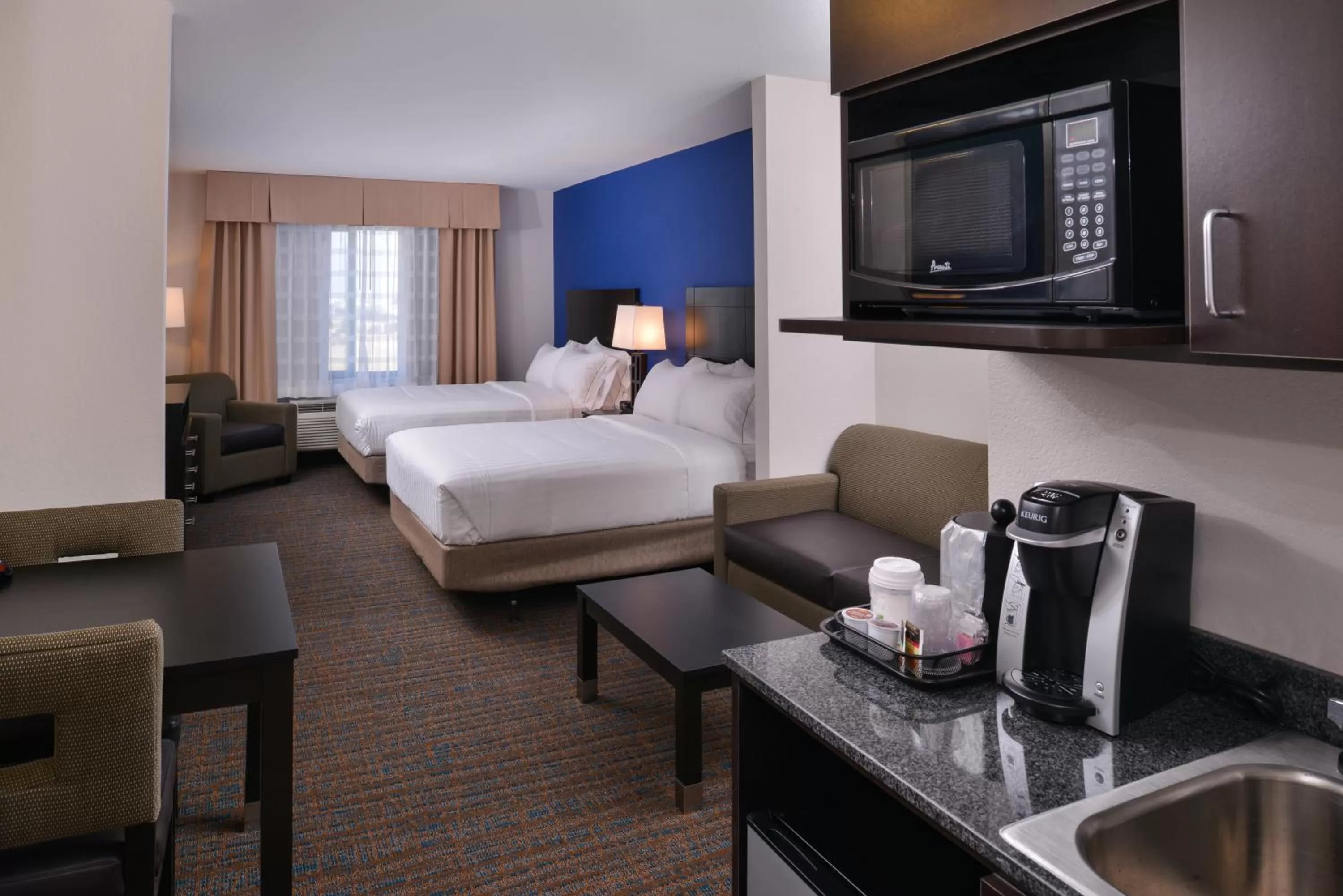 Queen Suite with Two Queen Beds and Sofa Bed in Holiday Inn Express & Suites Bakersfield Airport by IHG