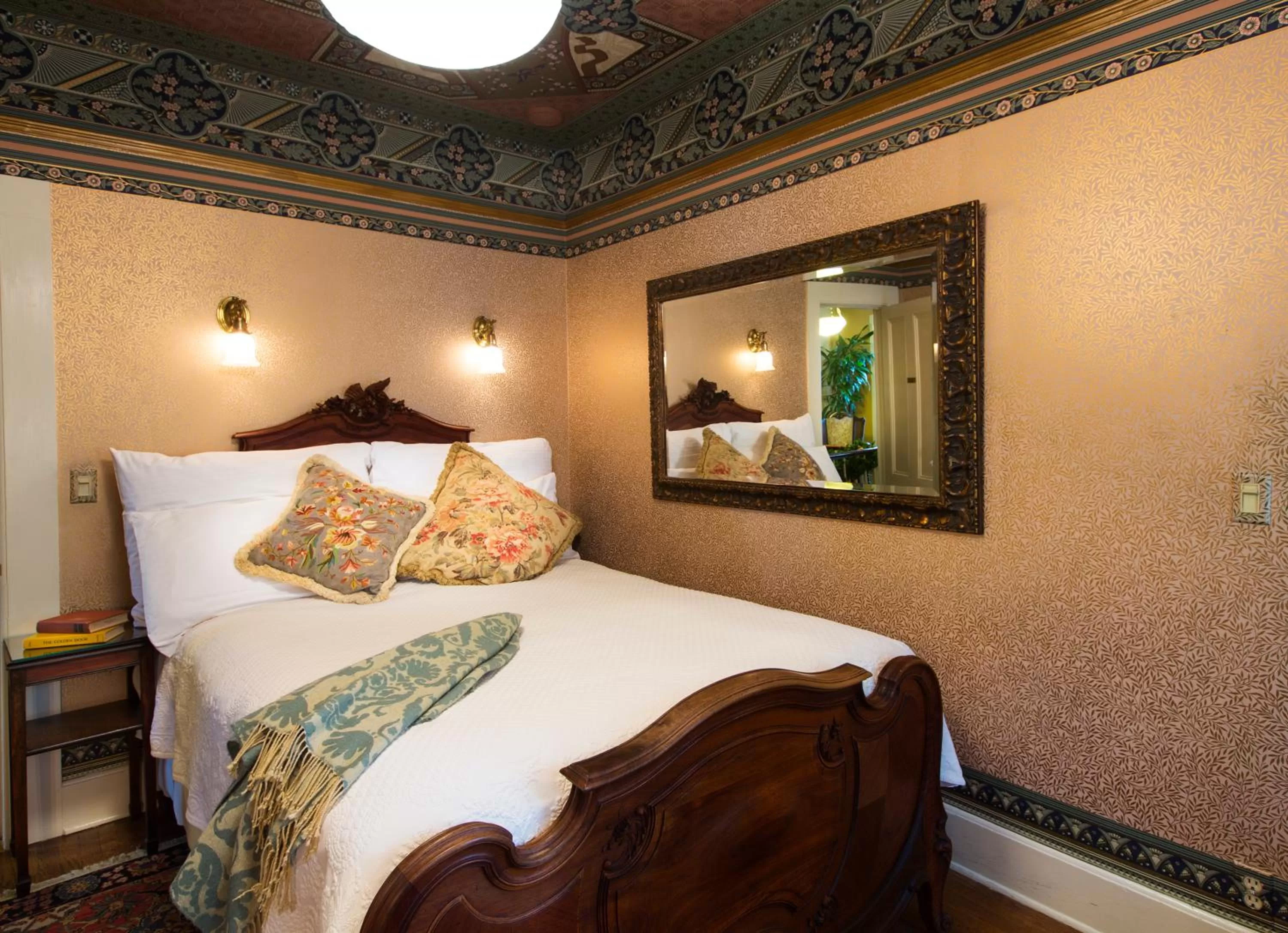 Mary Simpson Room - Detached Private Bathroom in Simpson House Inn