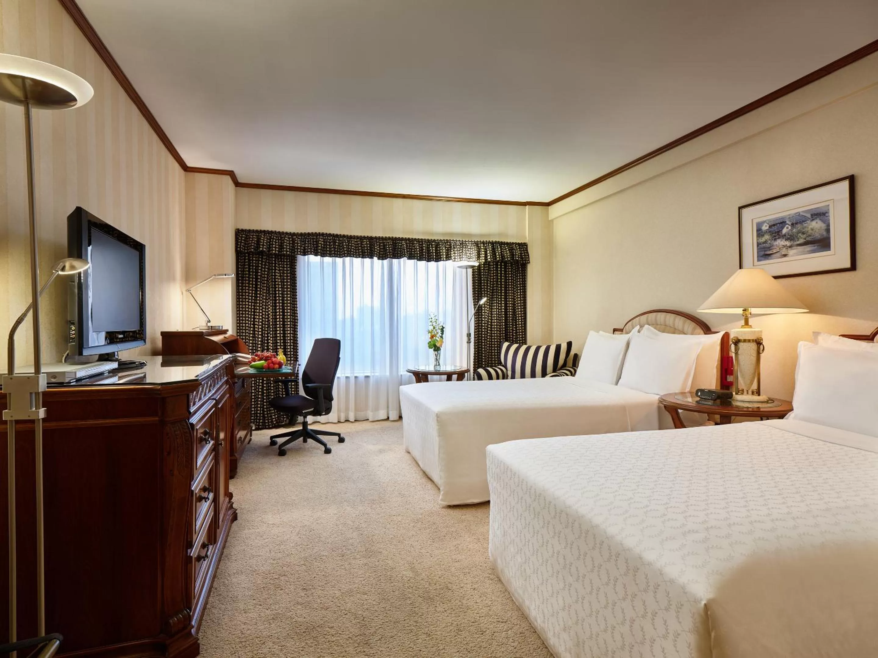 Deluxe Twin Room in Hongqiao Jin Jiang Hotel (Formerly Sheraton Shanghai Hongqiao Hotel)