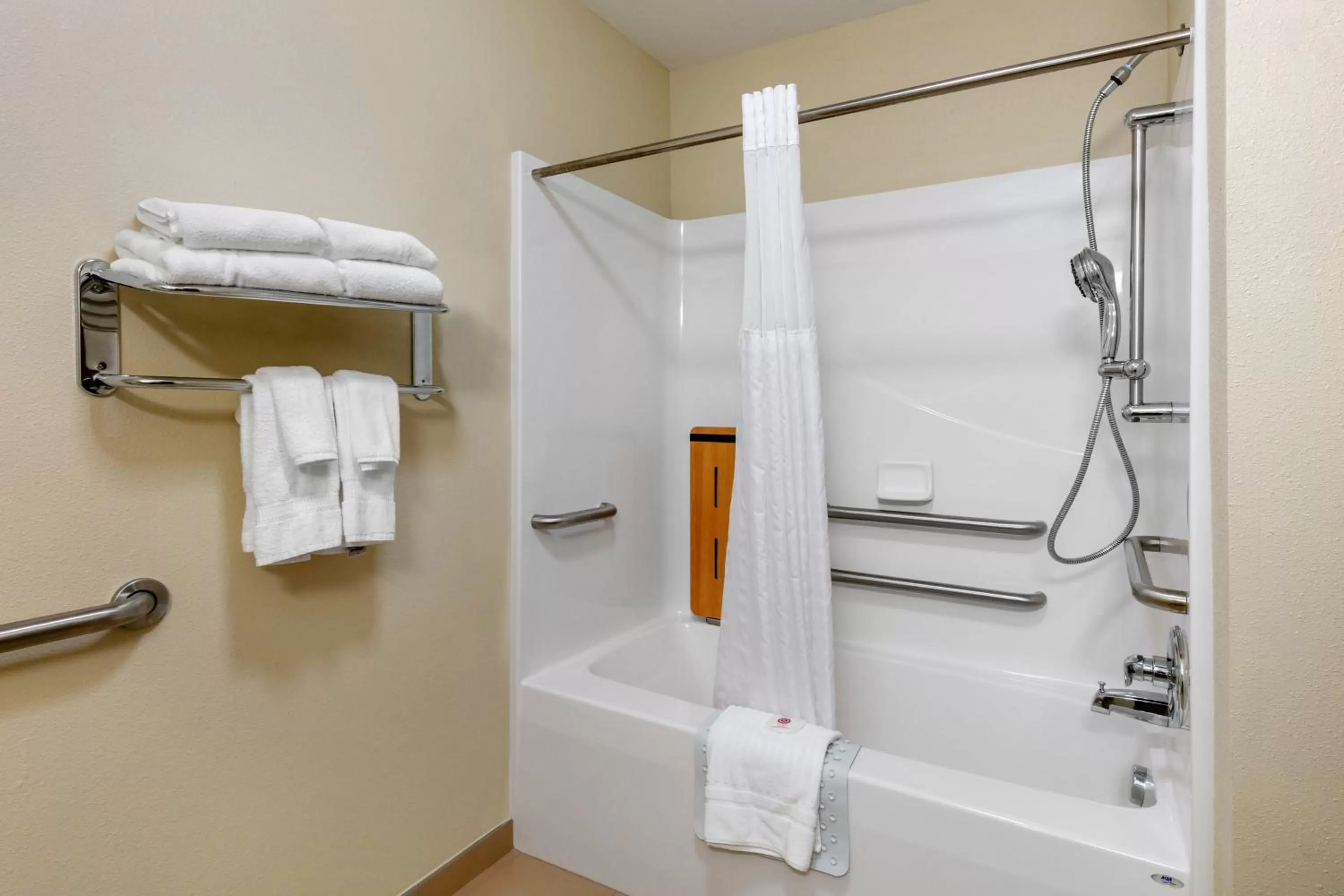 King Room - Accessible/Non-Smoking in Comfort Inn & Suites Marion I-57