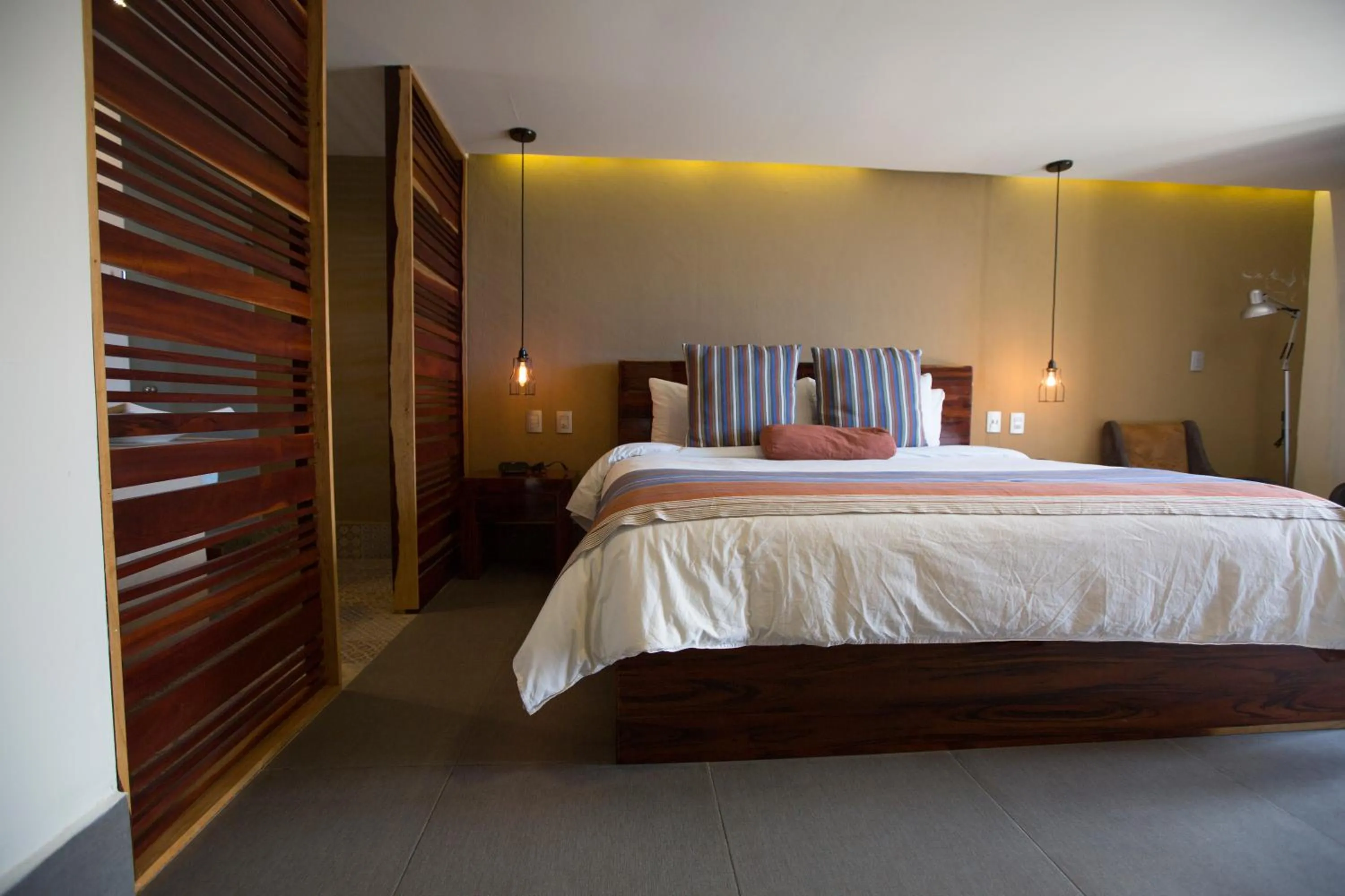 Deluxe King Room in Hotel Helverica