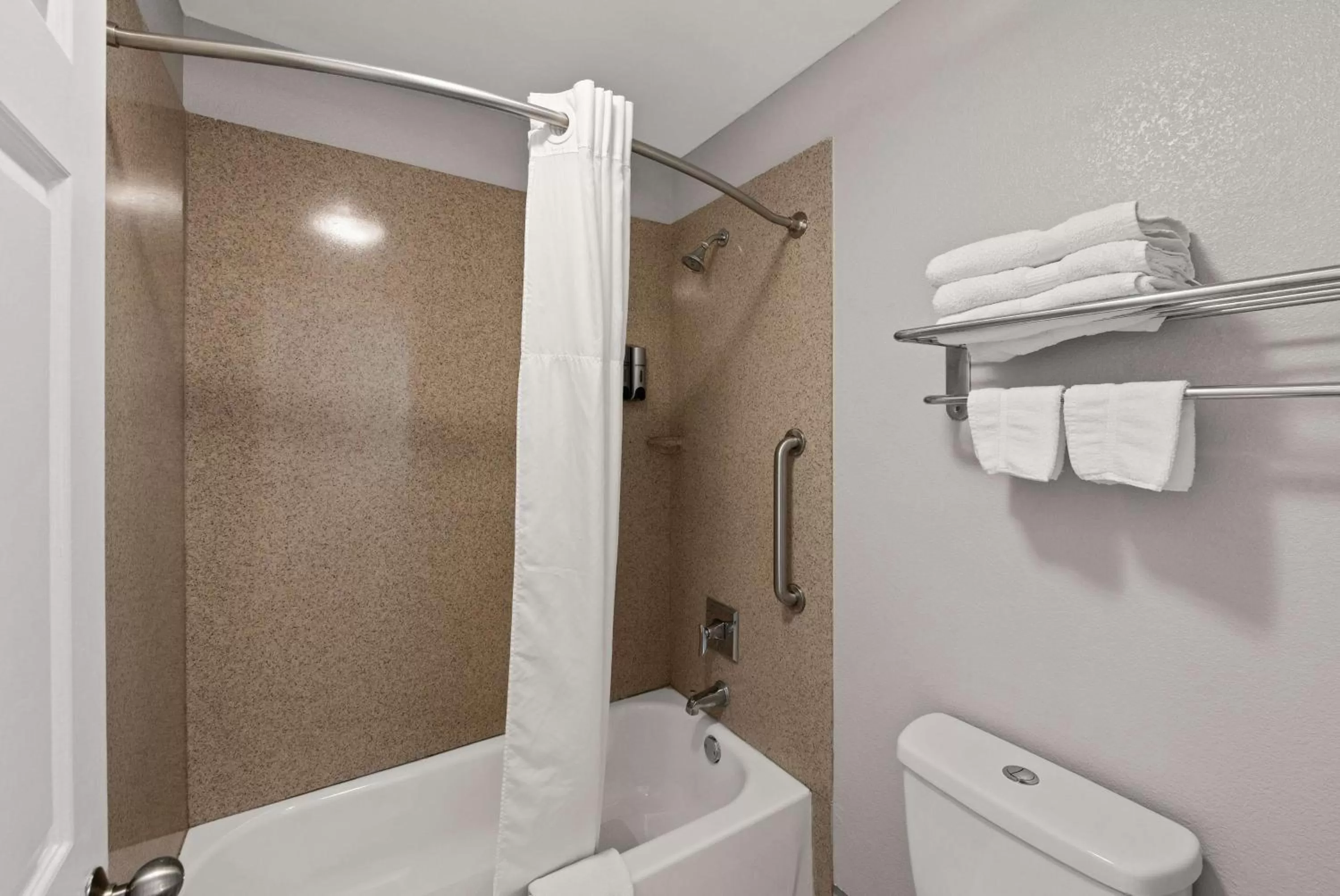 King Room with Bath Tub - Mobility Accessible/Non-Smoking in Best Western Executive Inn