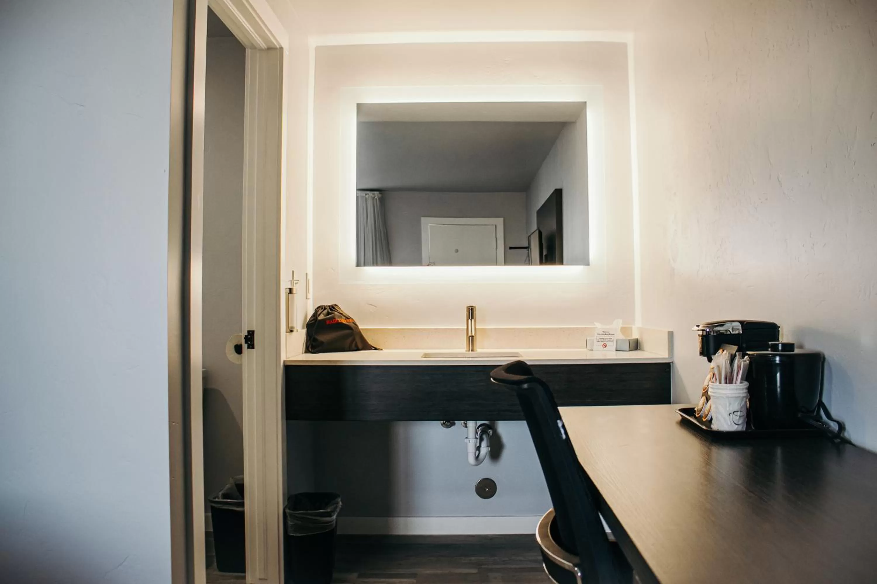 Deluxe Queen Studio  in Bears Ears Inn