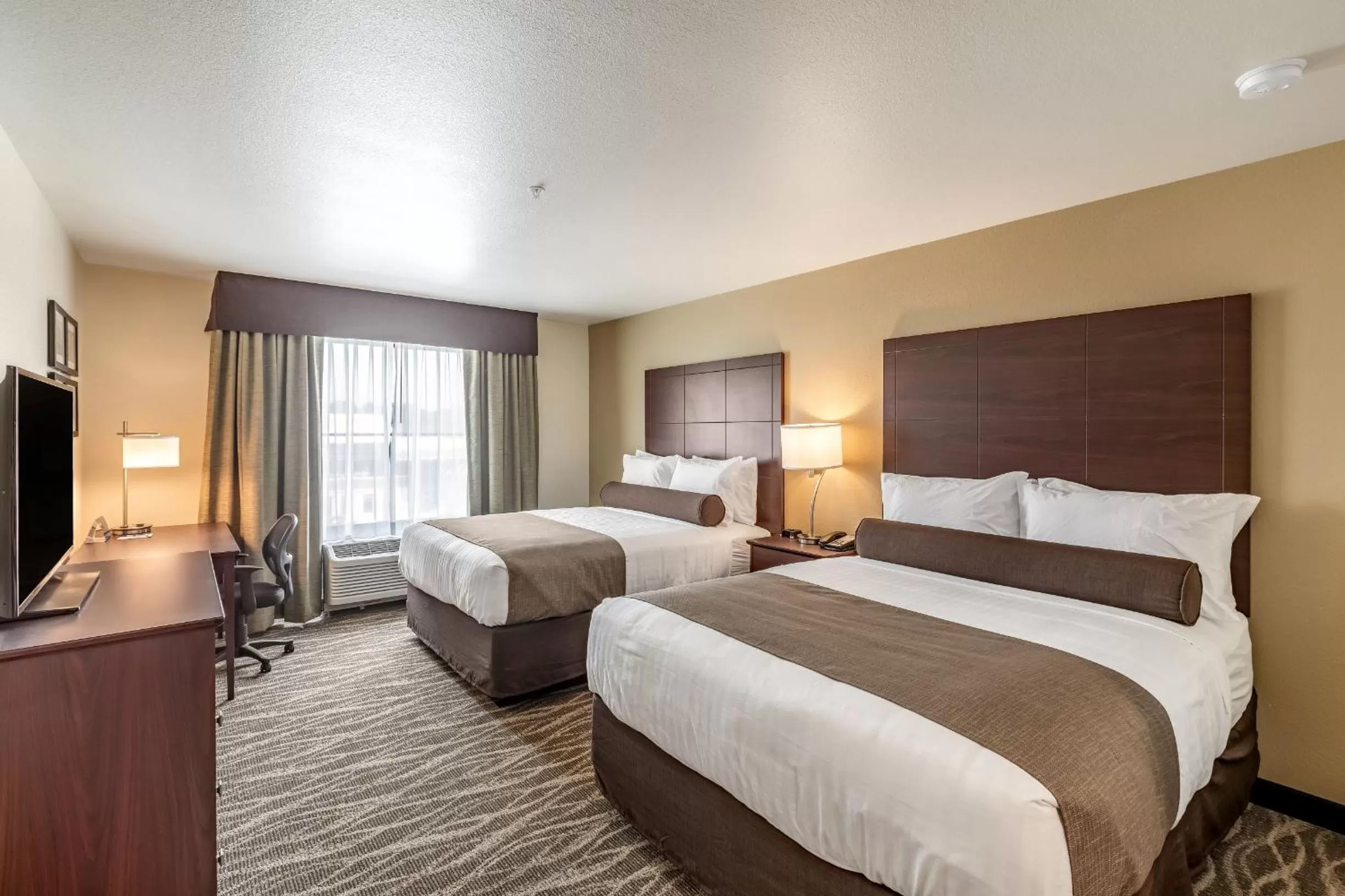 Queen Room - Disability Access in Cobblestone Hotel & Suites Hartford