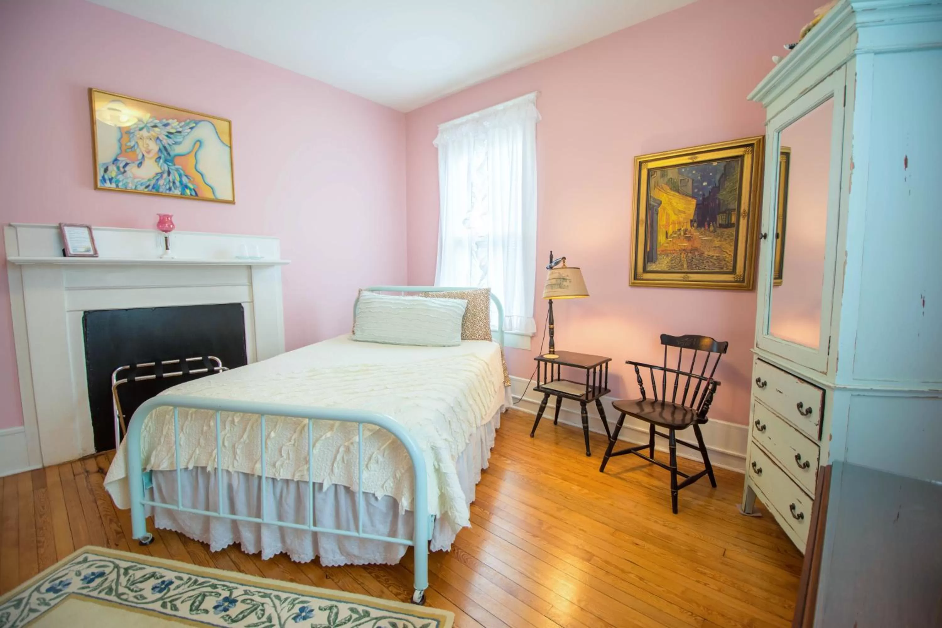 Double Room with Shared Bathroom in The Dailey Renewal Retreat B & B