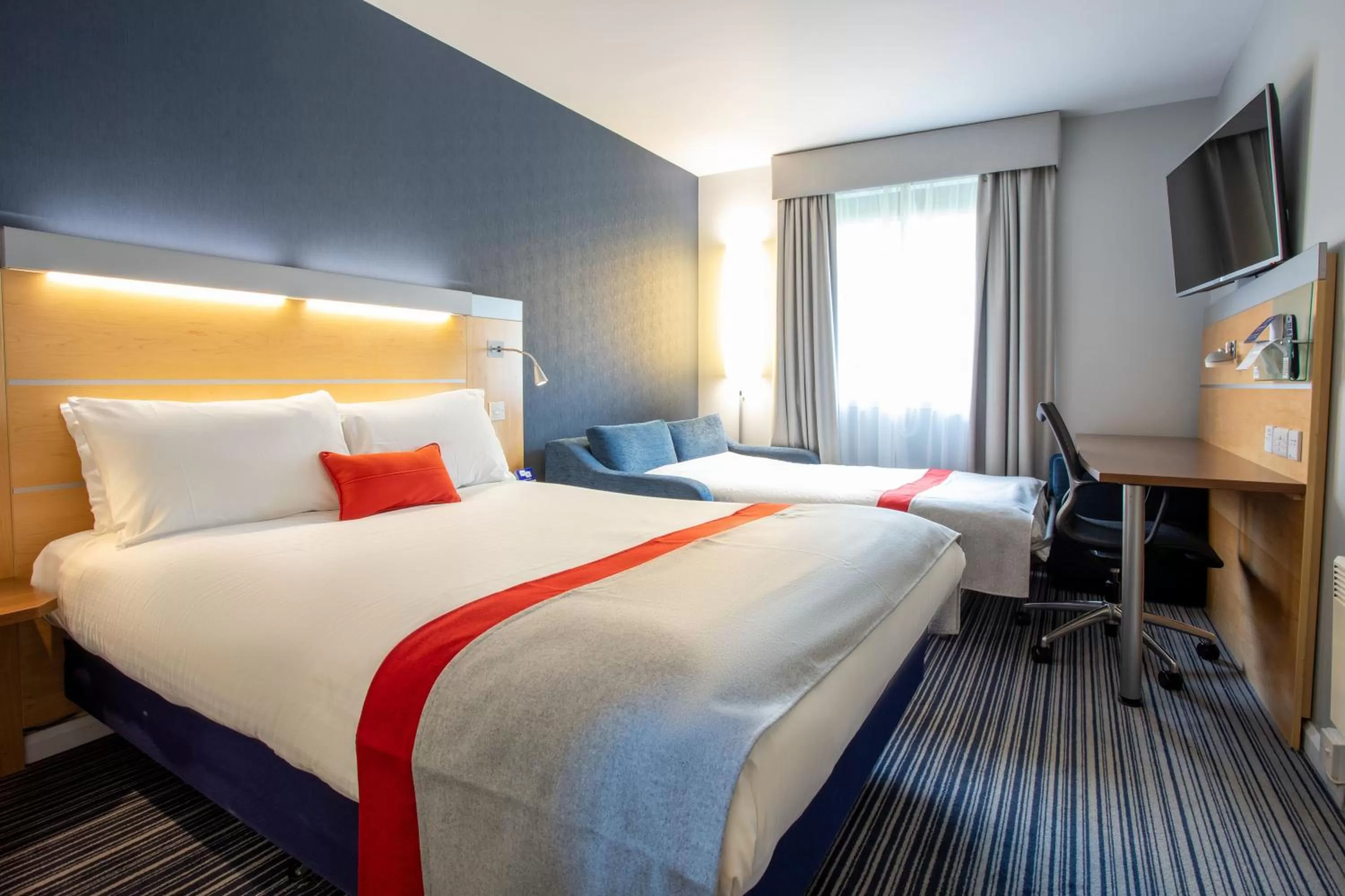 Standard Double Room with Sofa Bed and Free Hot Breakfast in Holiday Inn Express Dunfermline by IHG