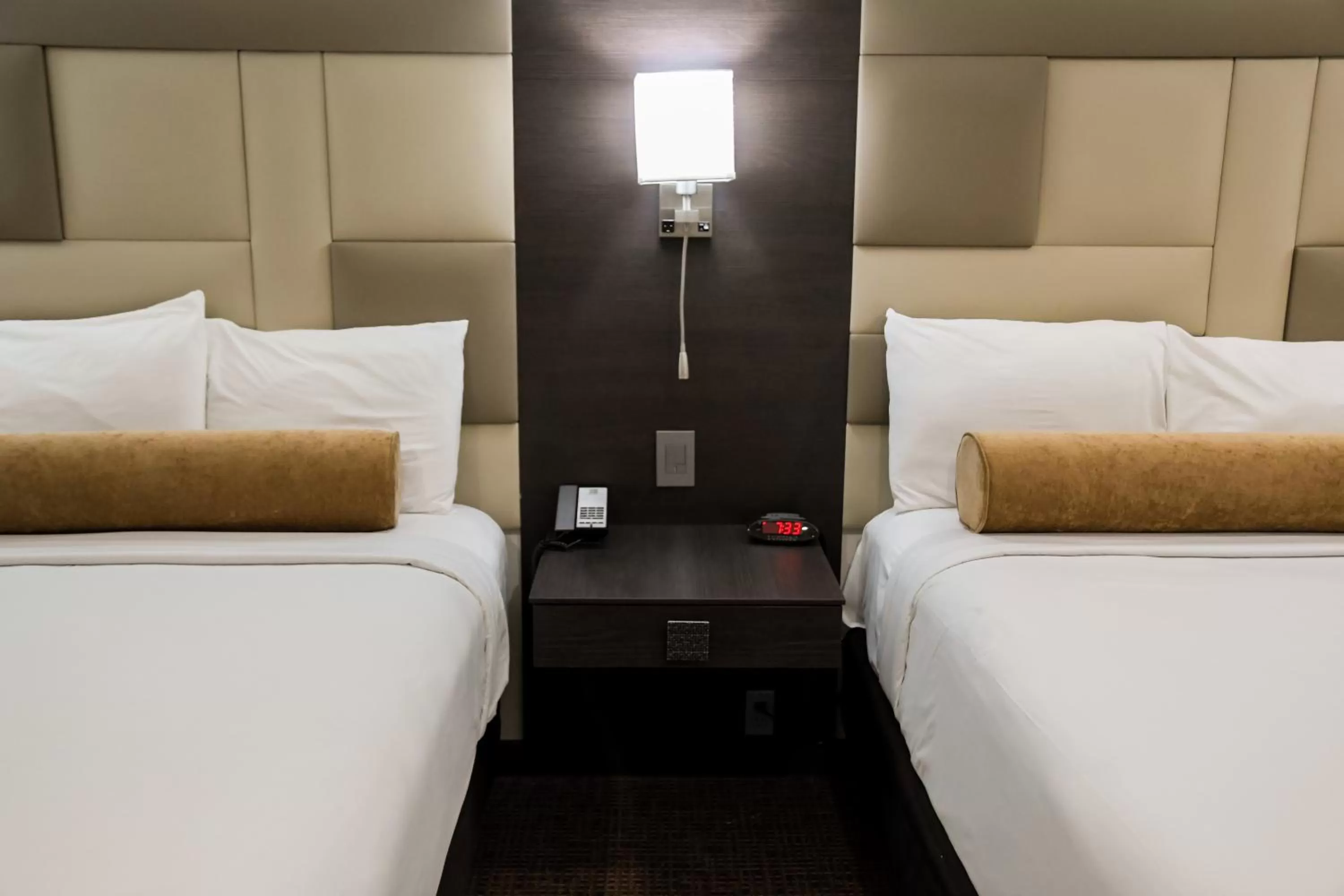 Double Room - Disability Access in Hotel Xilo Glendale