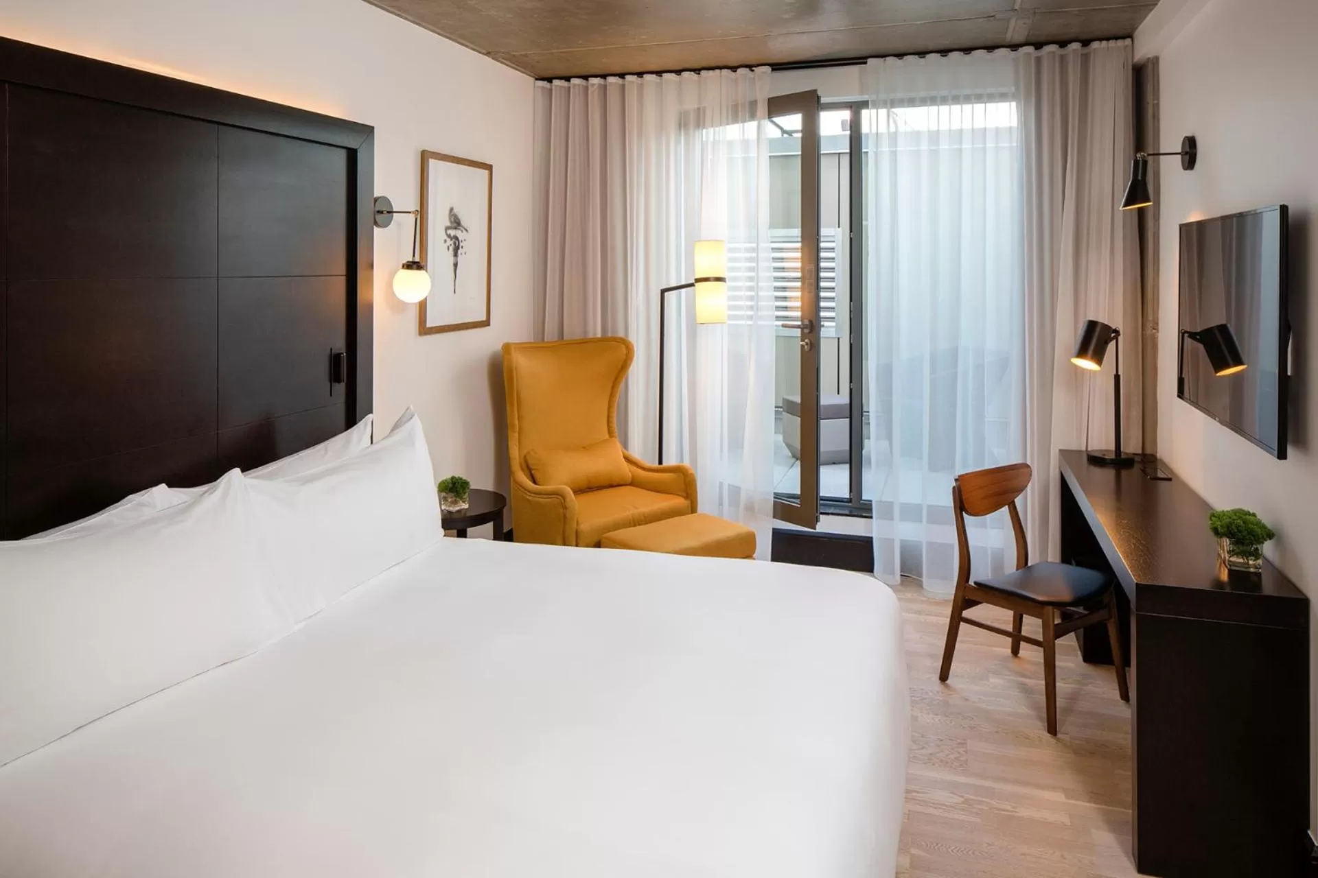 Deluxe King Room with Balcony in William Gray by Gray Collection