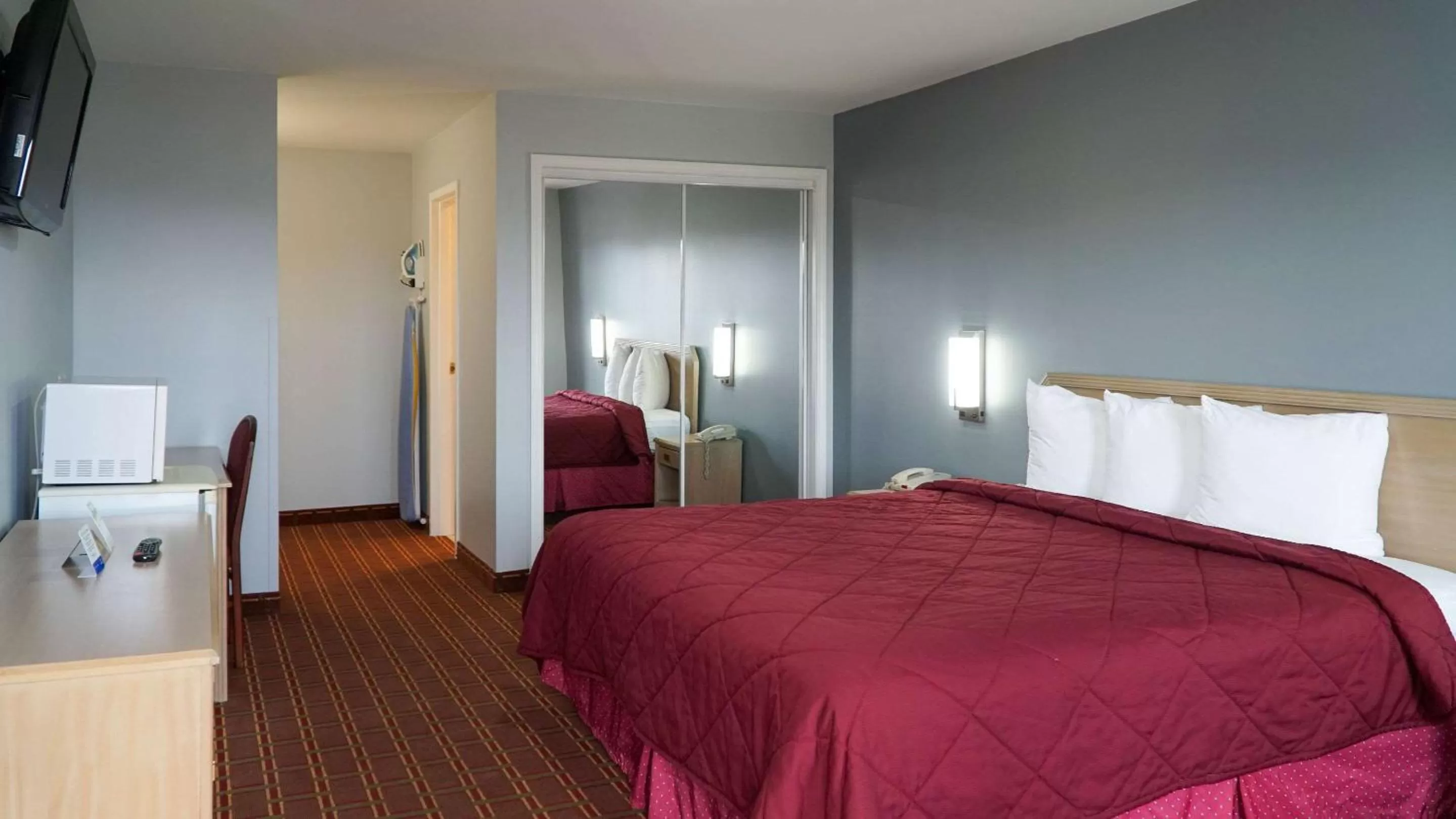 Standard King Room - Non-Smoking  in Rodeway Inn