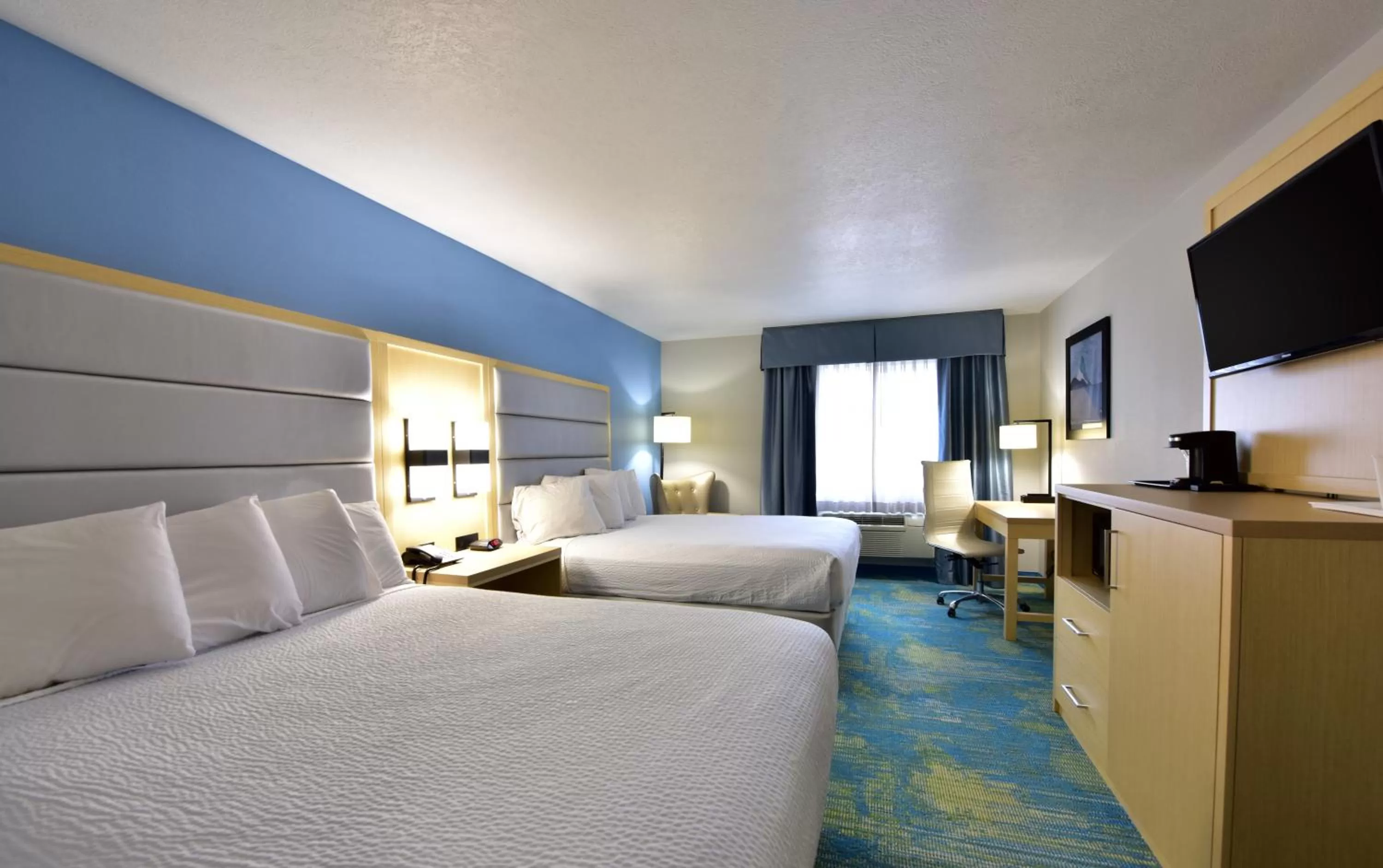 Queen Room with Two Queen Beds - Non-Smoking in Days Inn by Wyndham Springville