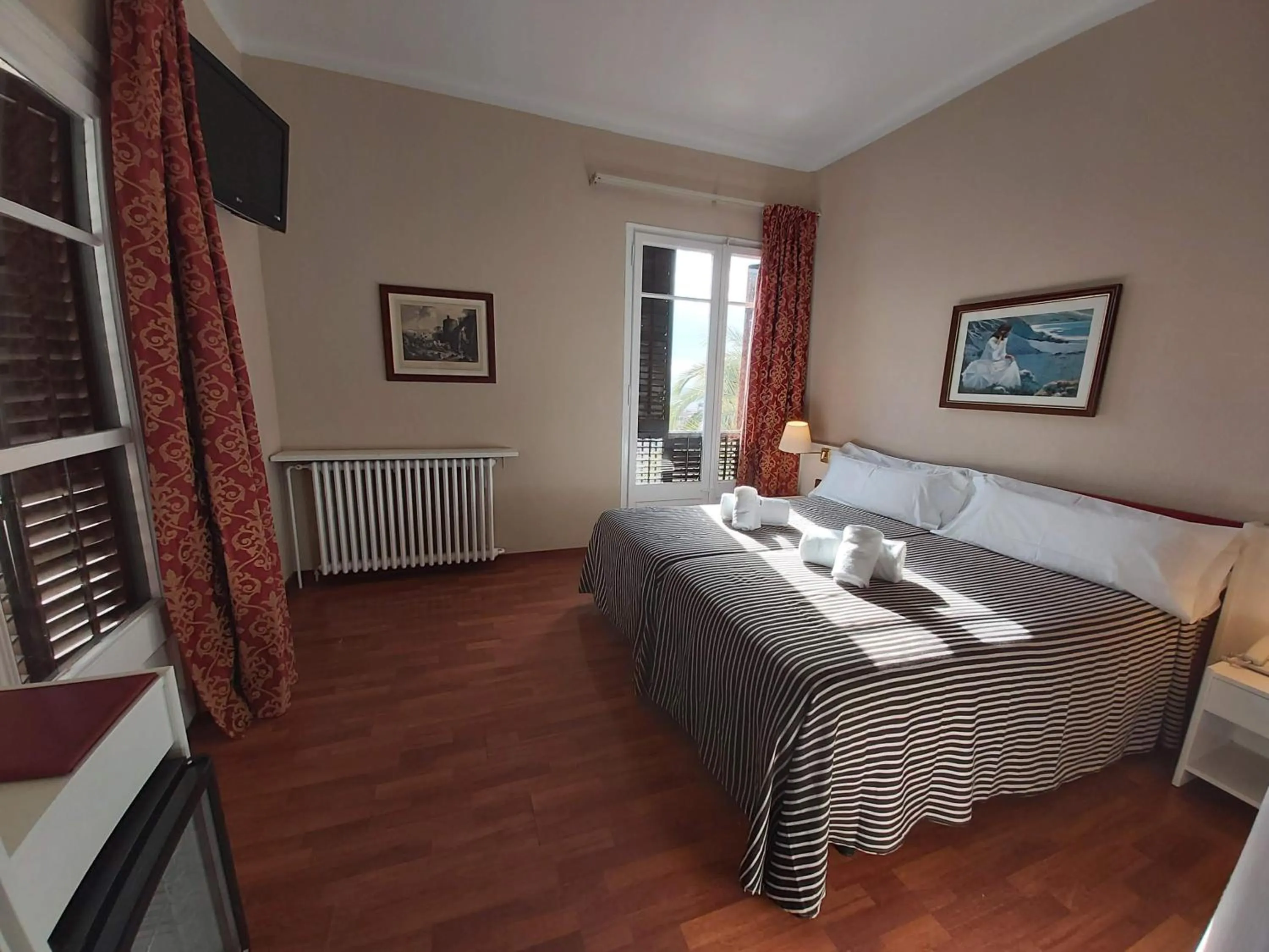 Twin Room in Hotel El Castell