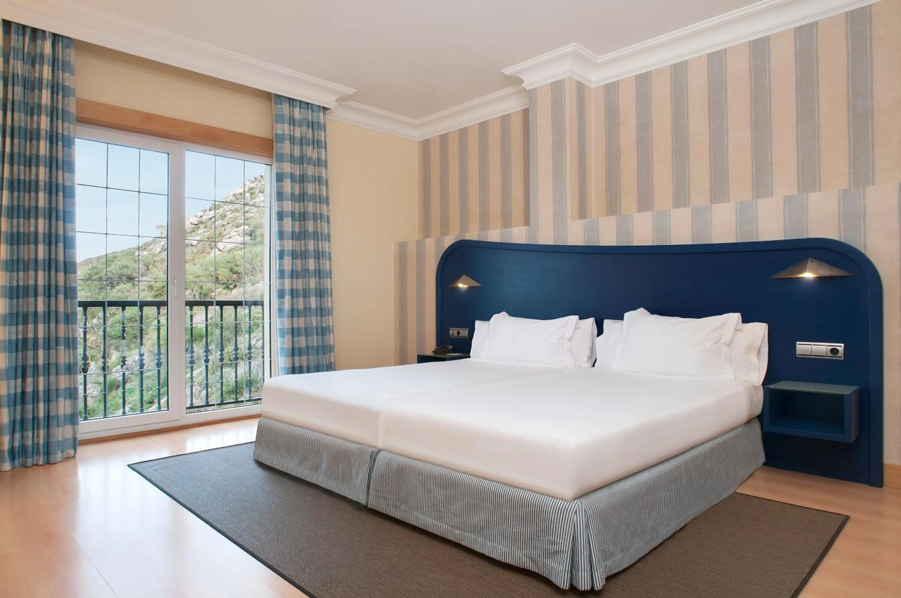 Twin Room with Mountain View in Talaso Atlántico