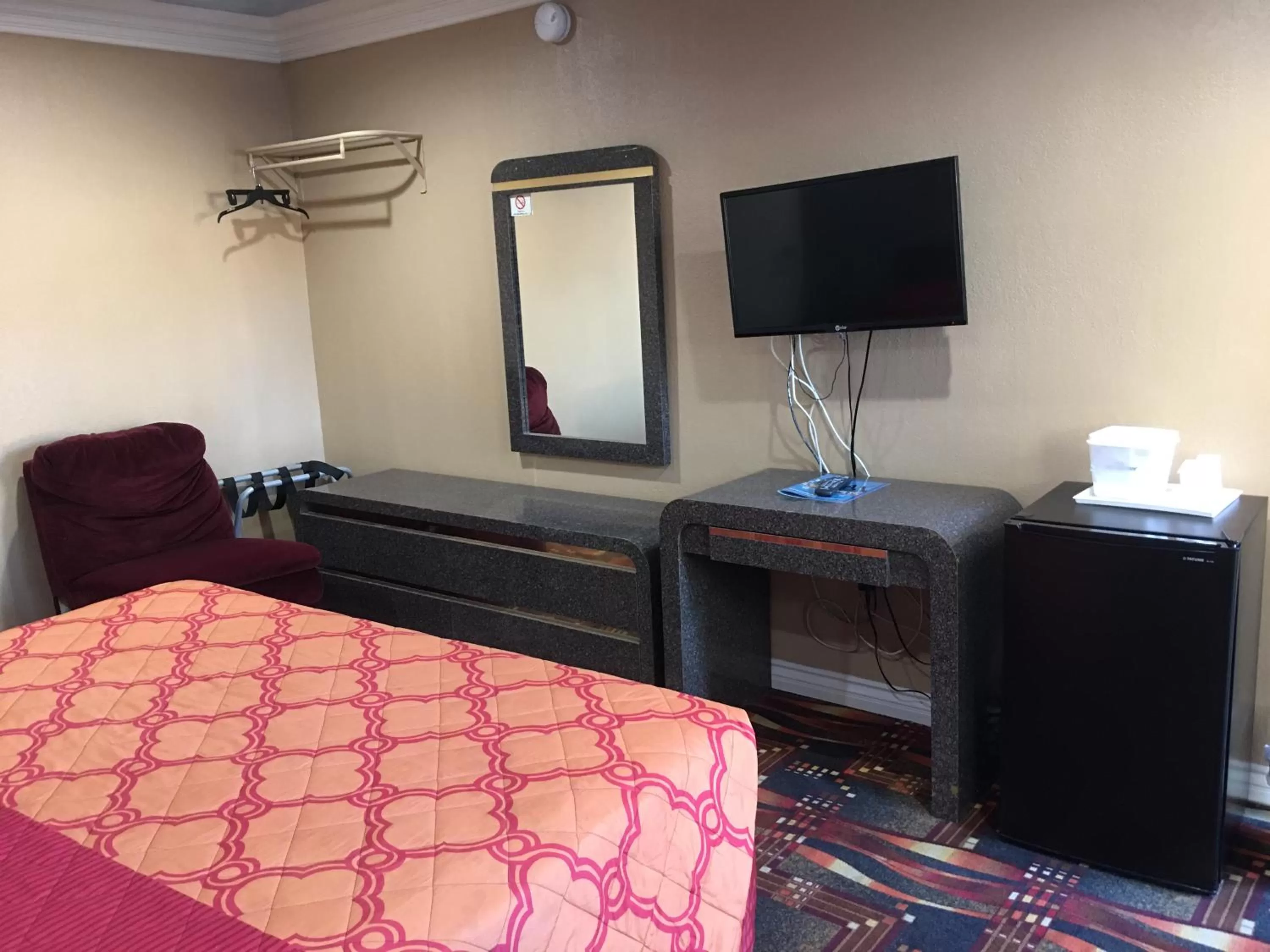 King Room - Non-Smoking in Budget Inn LAX-Lawndale