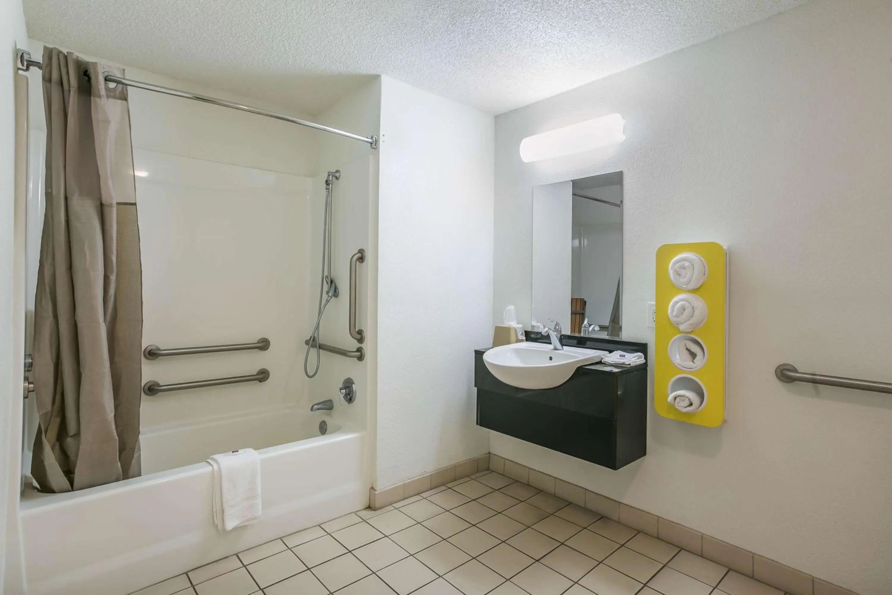 Queen Room - Disability Access - Roll in Shower in Motel 6-Dothan, AL