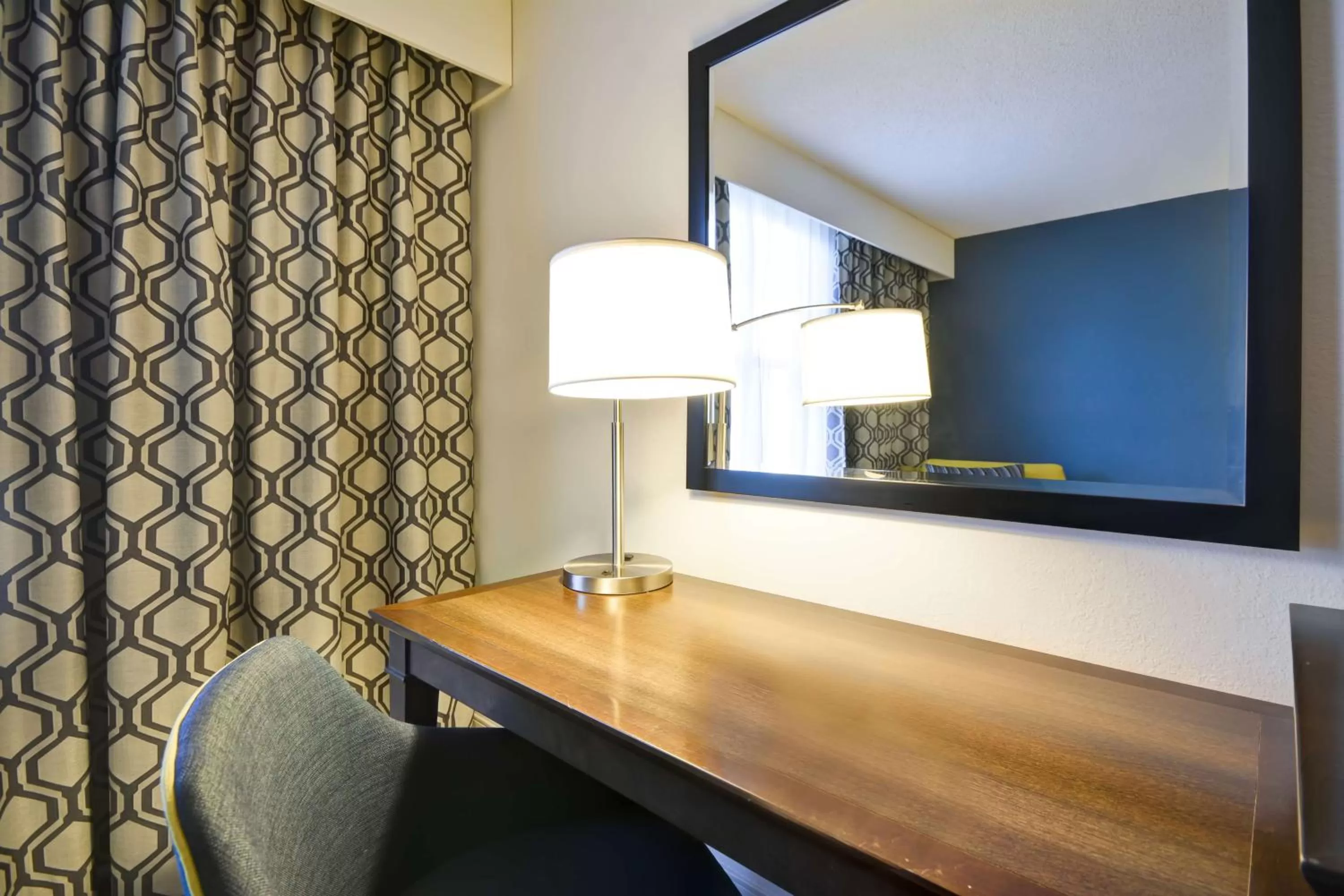 King Room - Non-Smoking in Hampton Inn Sarasota I-75 Bee Ridge