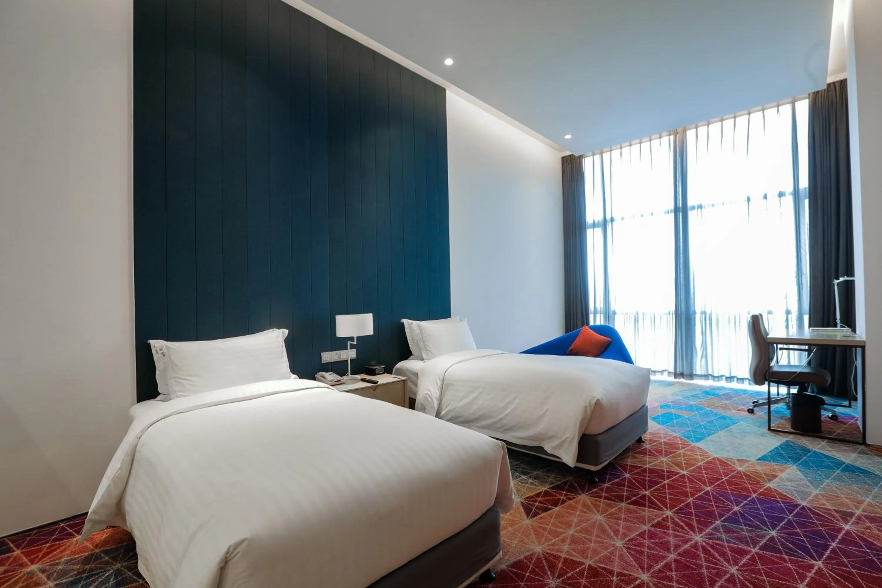 Standard Twin Room in Holiday Inn Express Shanghai Songjiang Fangta by IHG