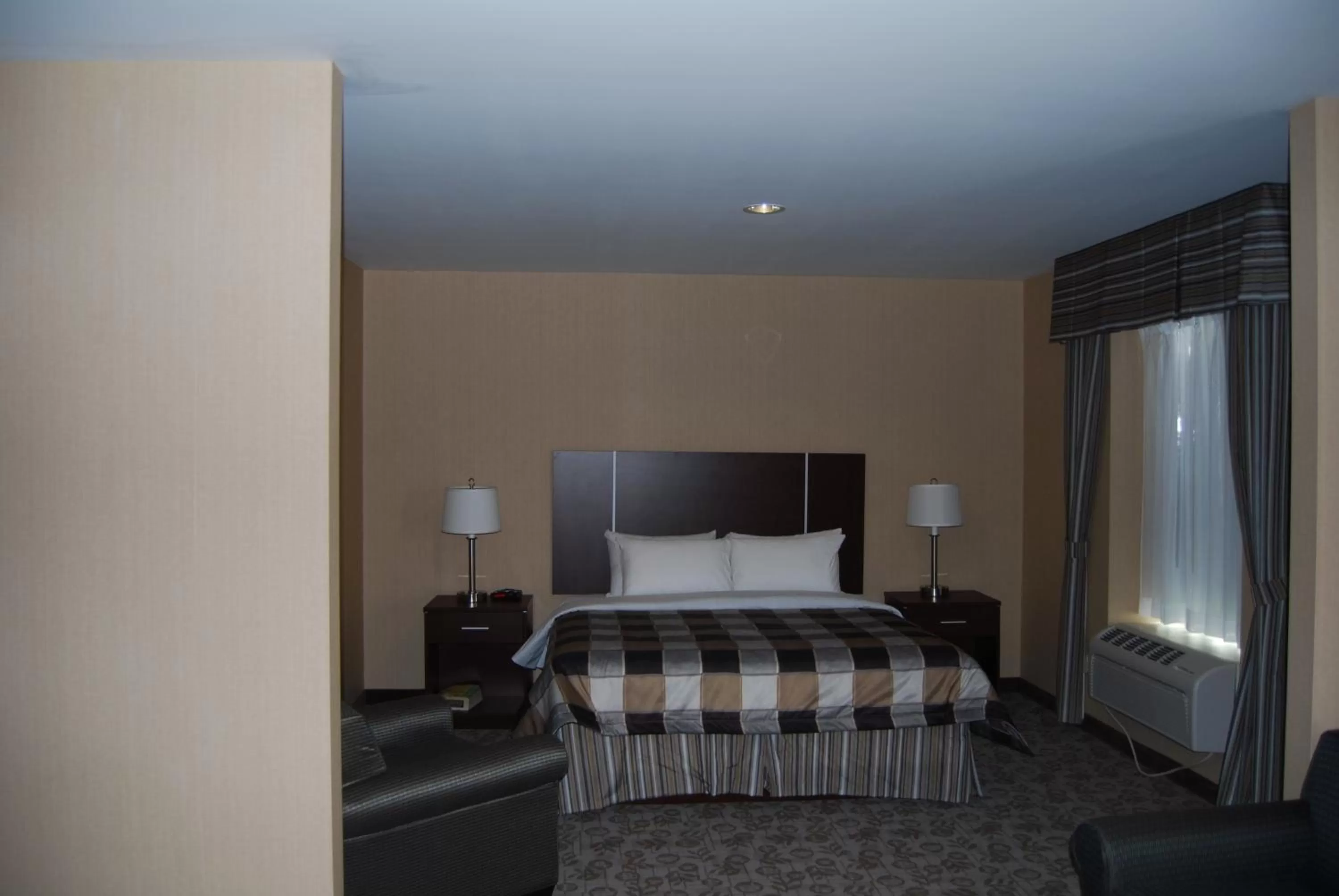 One-Bedroom Queen Suite - Non-Smoking in Days Inn by Wyndham Brampton