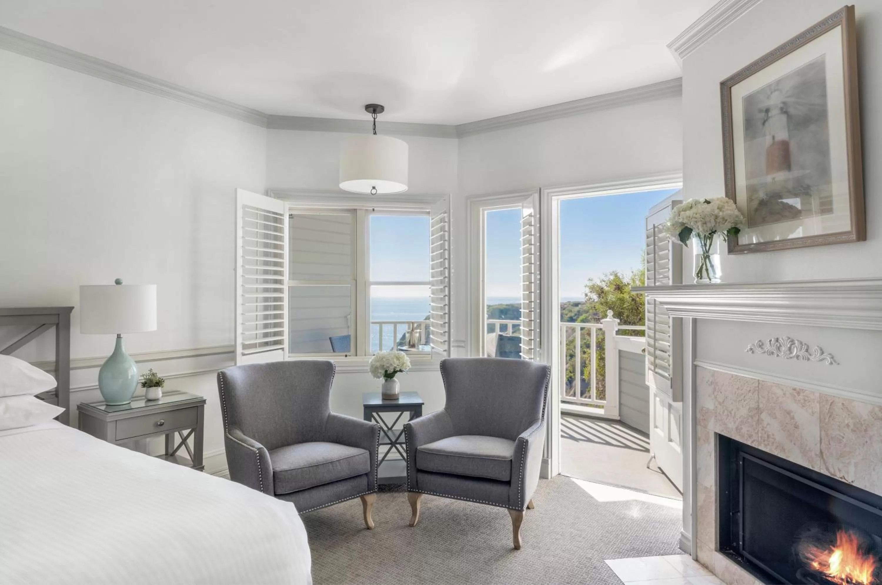 Pacific Edge Deluxe + Balcony in Blue Lantern Inn, A Four Sisters Inn