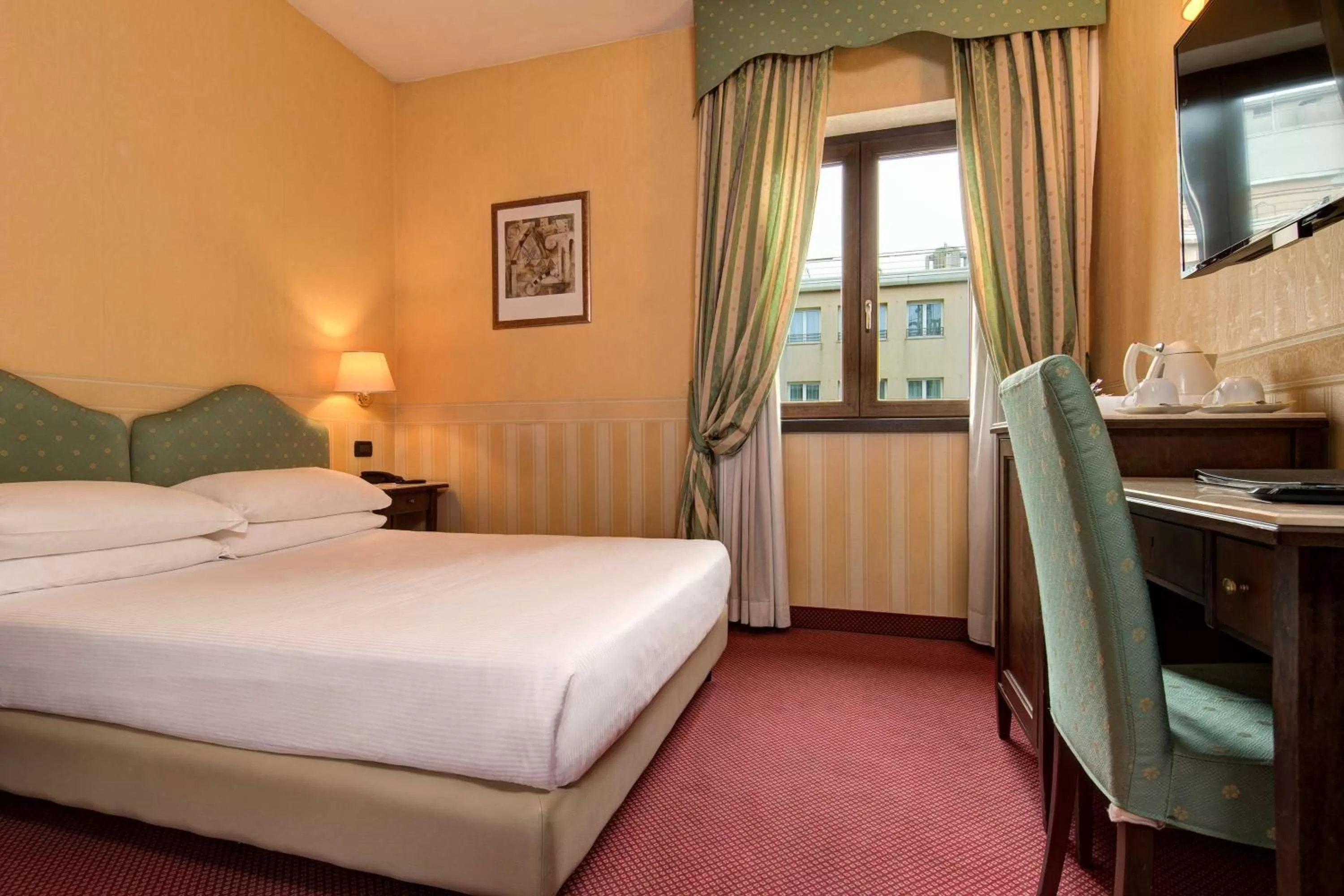 Classic Queen Room in Best Western Hotel Tritone