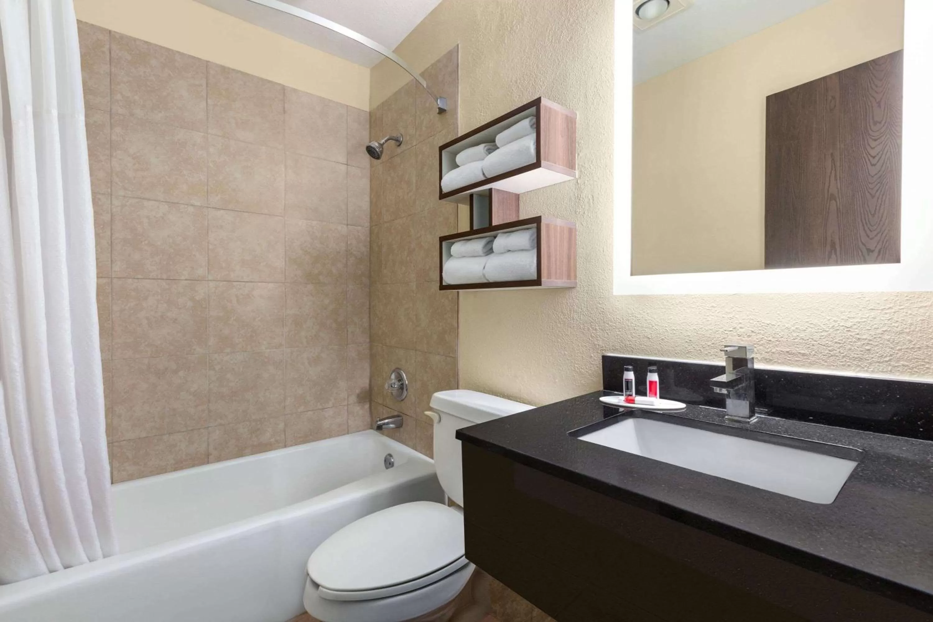 Deluxe King Room - Non-Smoking in Howard Johnson by Wyndham Waterloo/Cedar Falls