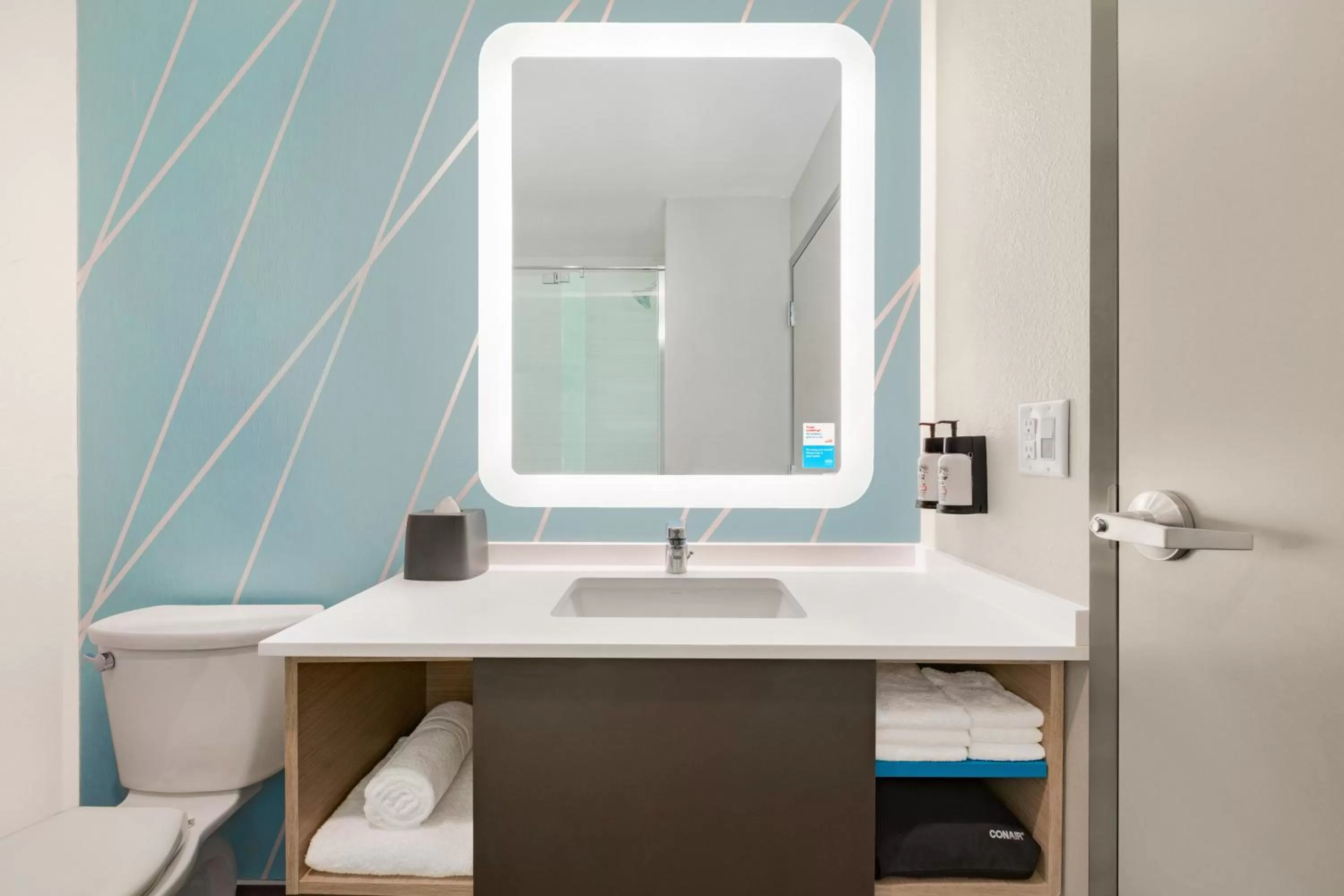 Twin Room - Mobility Access with Bath Tub in avid hotels - Orlando International Airport, an IHG Hotel