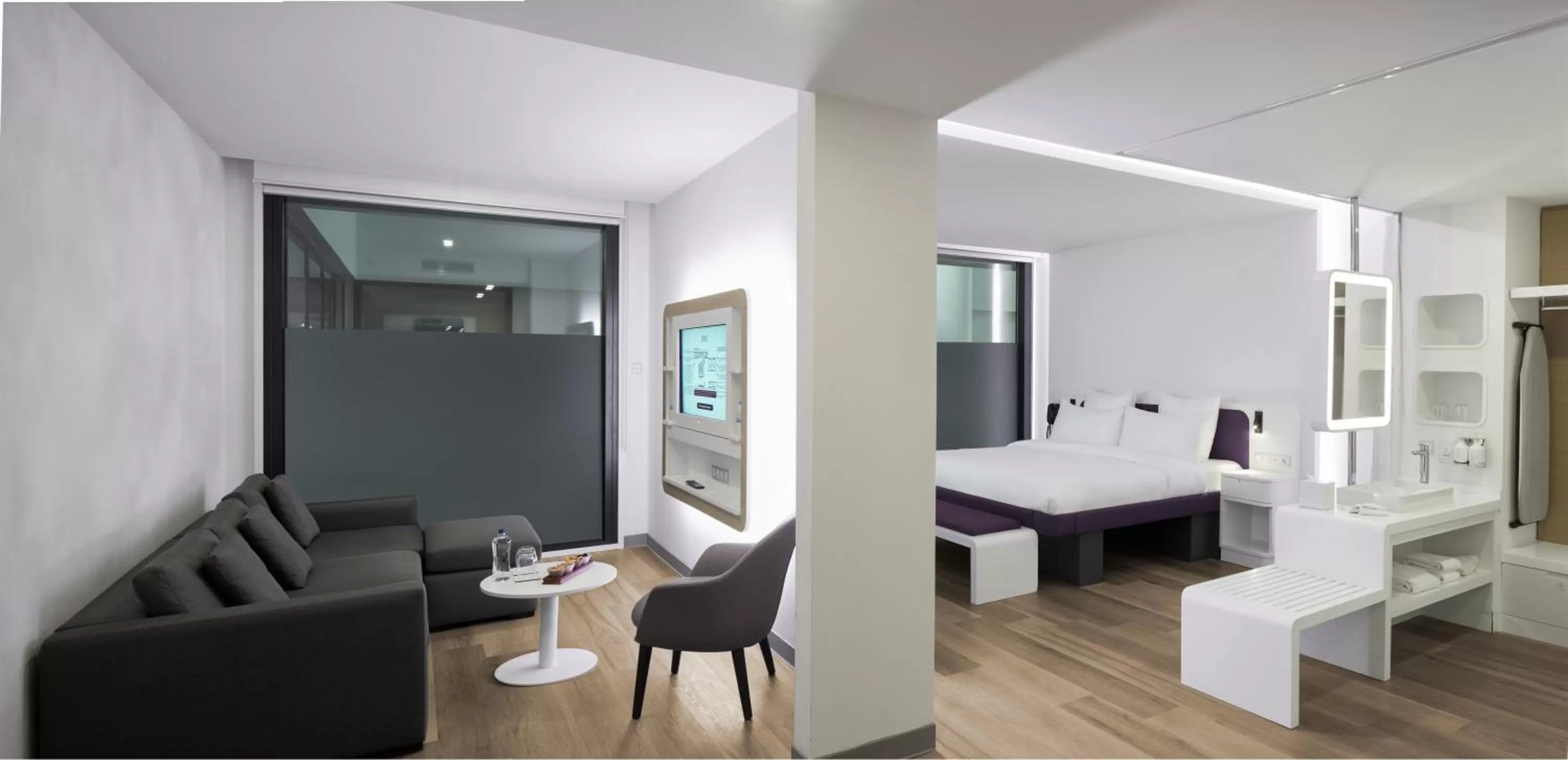 First Class Junior Suite in YOTEL Istanbul Airport, City Entrance
