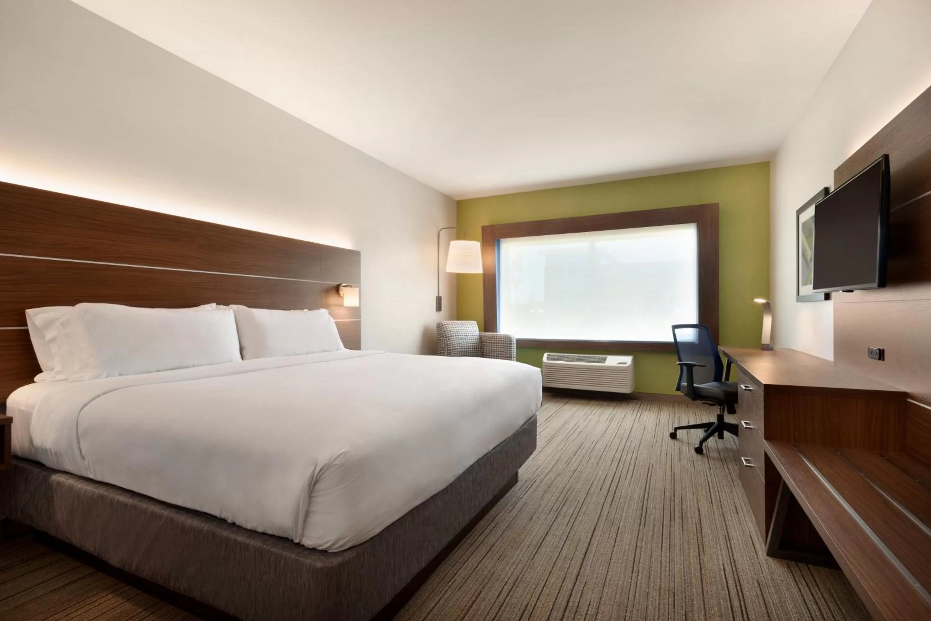 Standard Room in Holiday Inn Express & Suites - West Des Moines - Jordan Creek by IHG