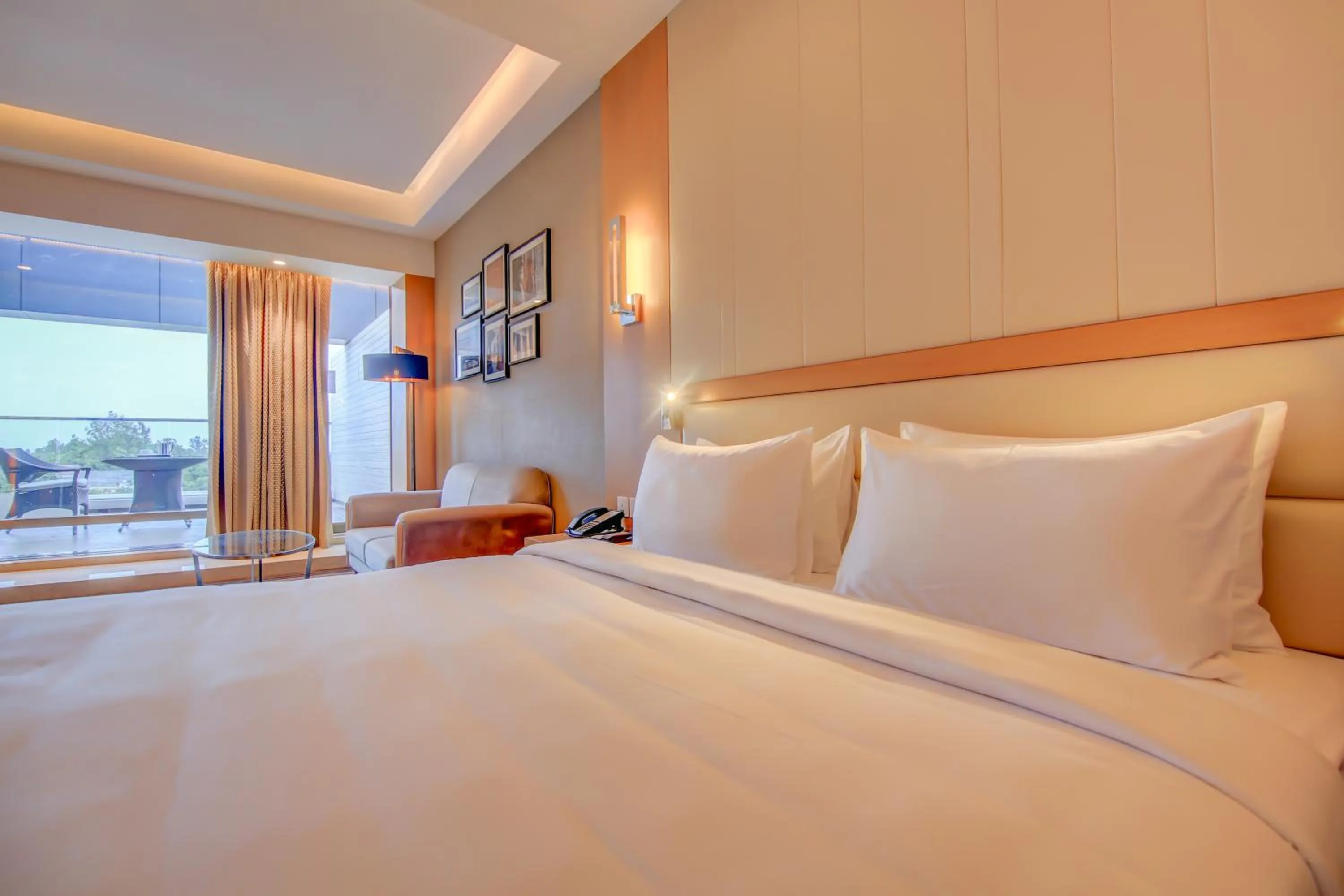 Deluxe Room with Private Balcony in Radisson Blu Gorakhpur