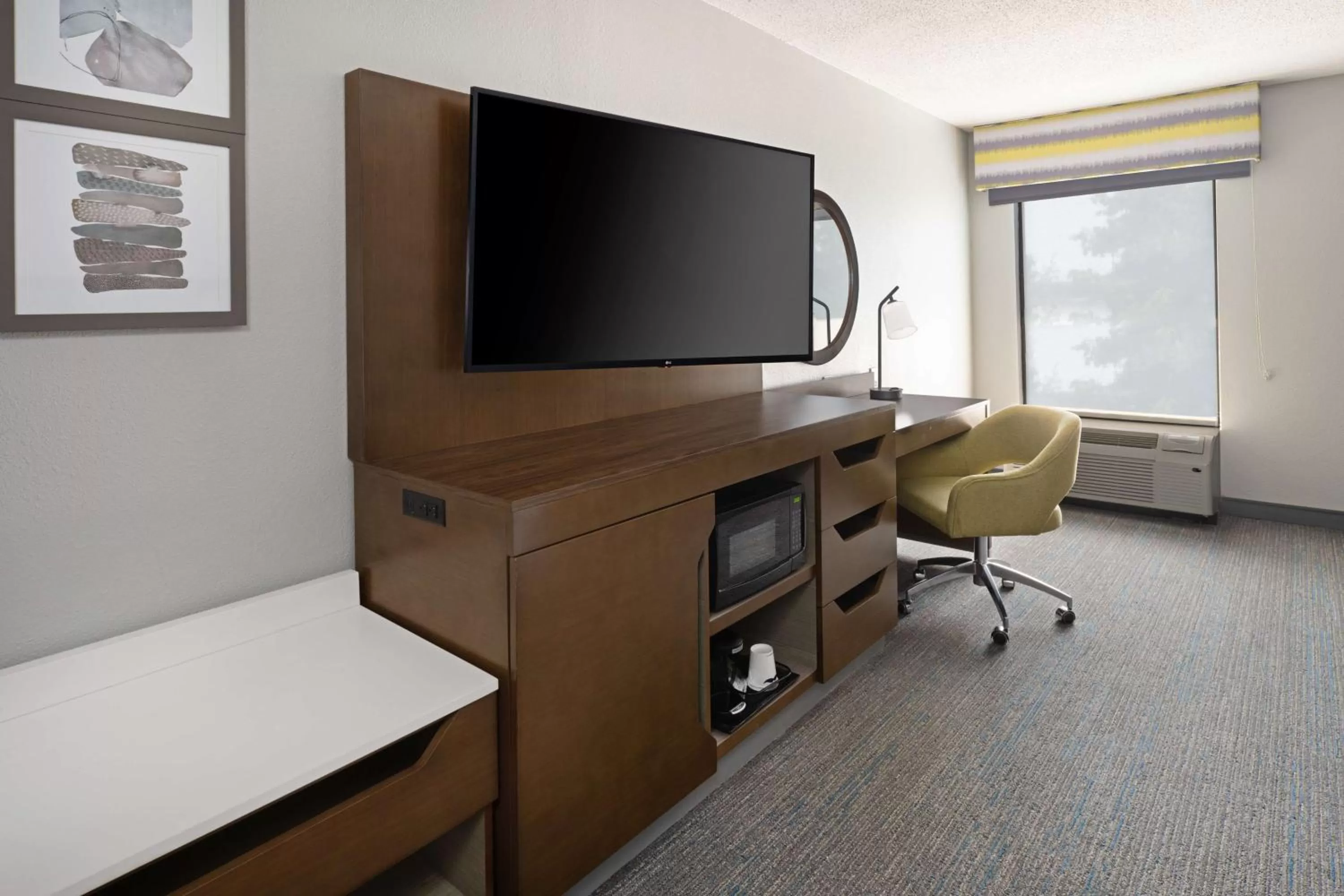 King Room with Sofa Bed and Study - Non-Smoking in Hampton Inn Richmond/Midlothian Turnpike