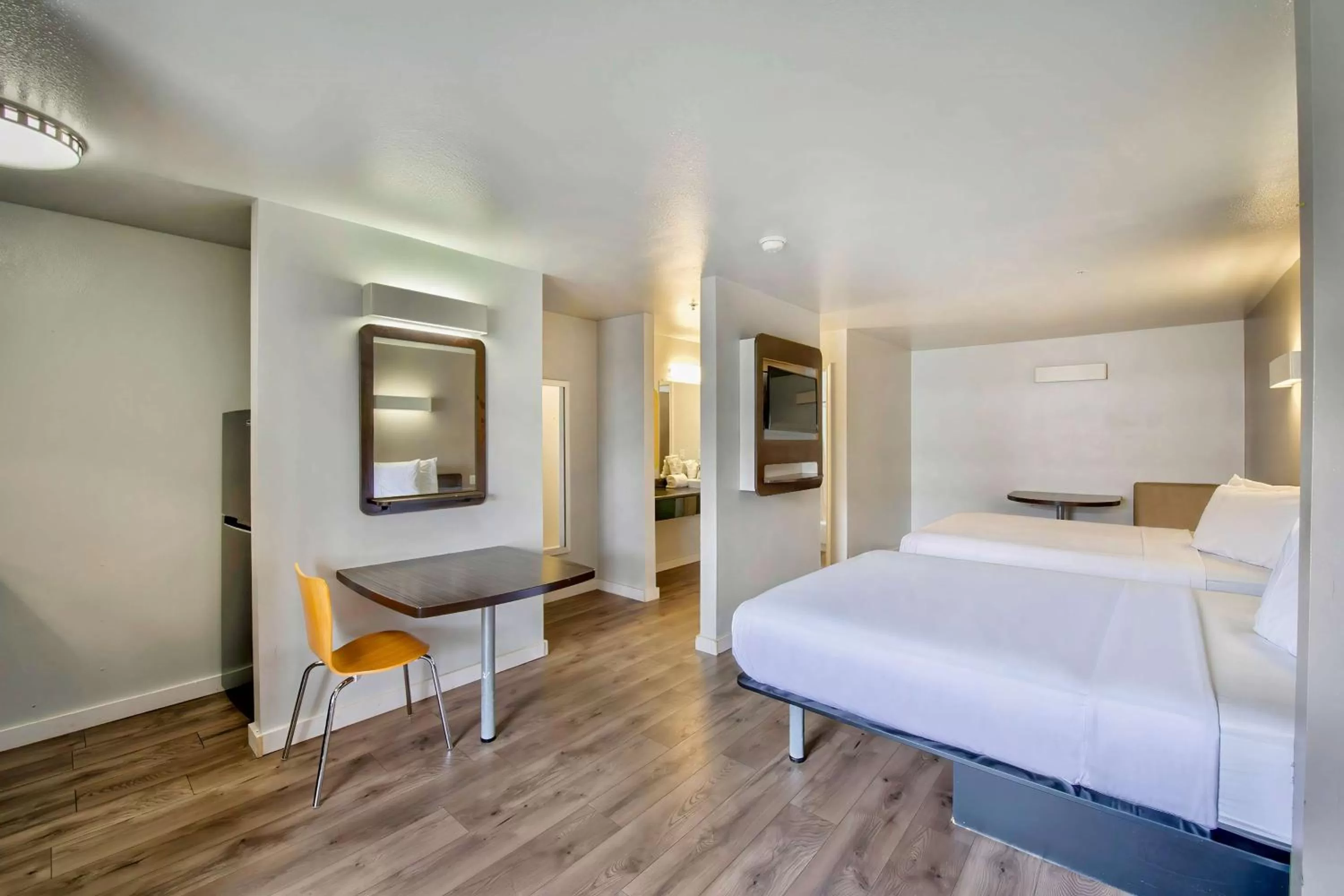 Quadruple Room - Disability Access - Roll in Shower in Studio 6-San Antonio, TX - Airport