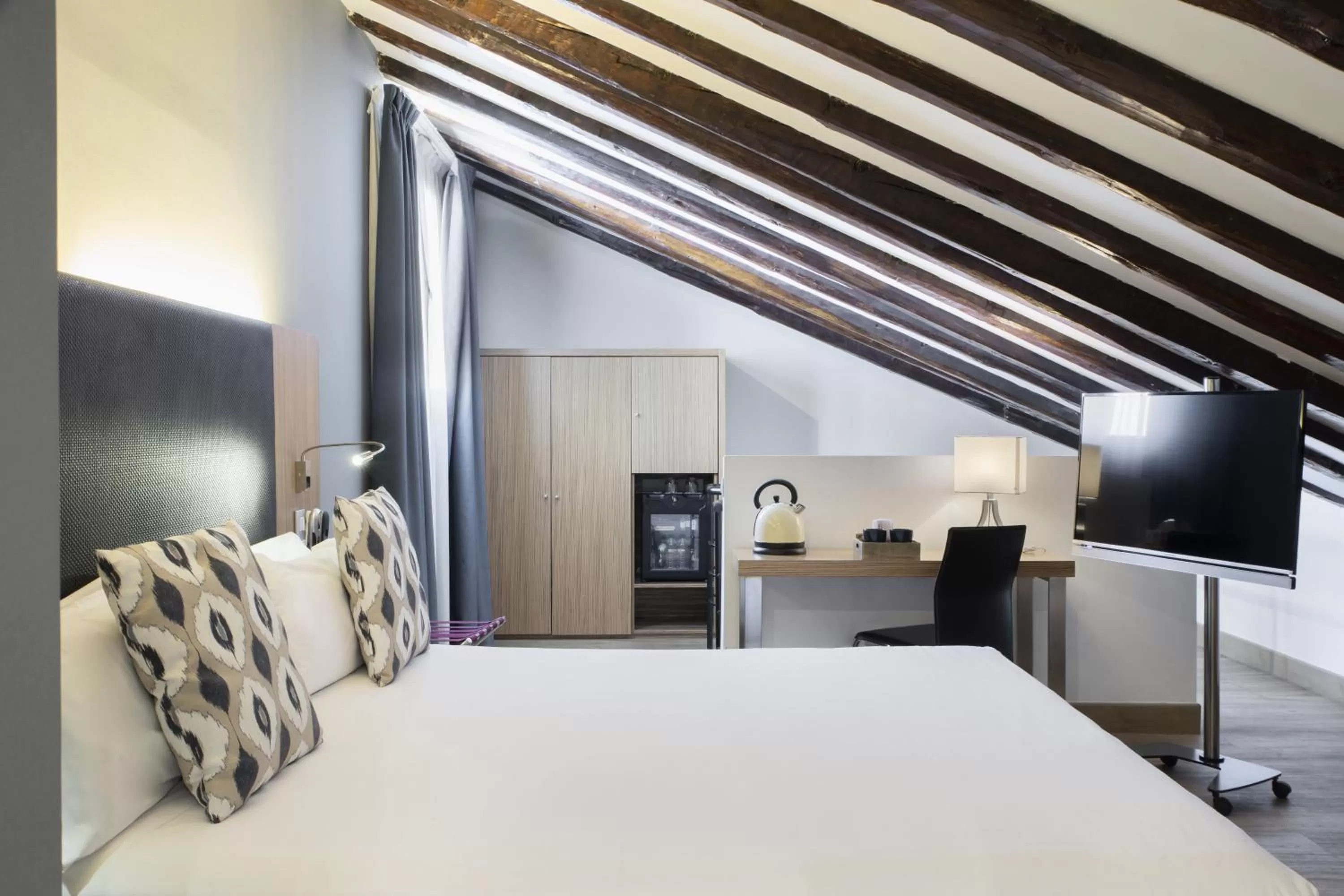 Double Room with Whirlpool in Petit Palace Plaza del Carmen