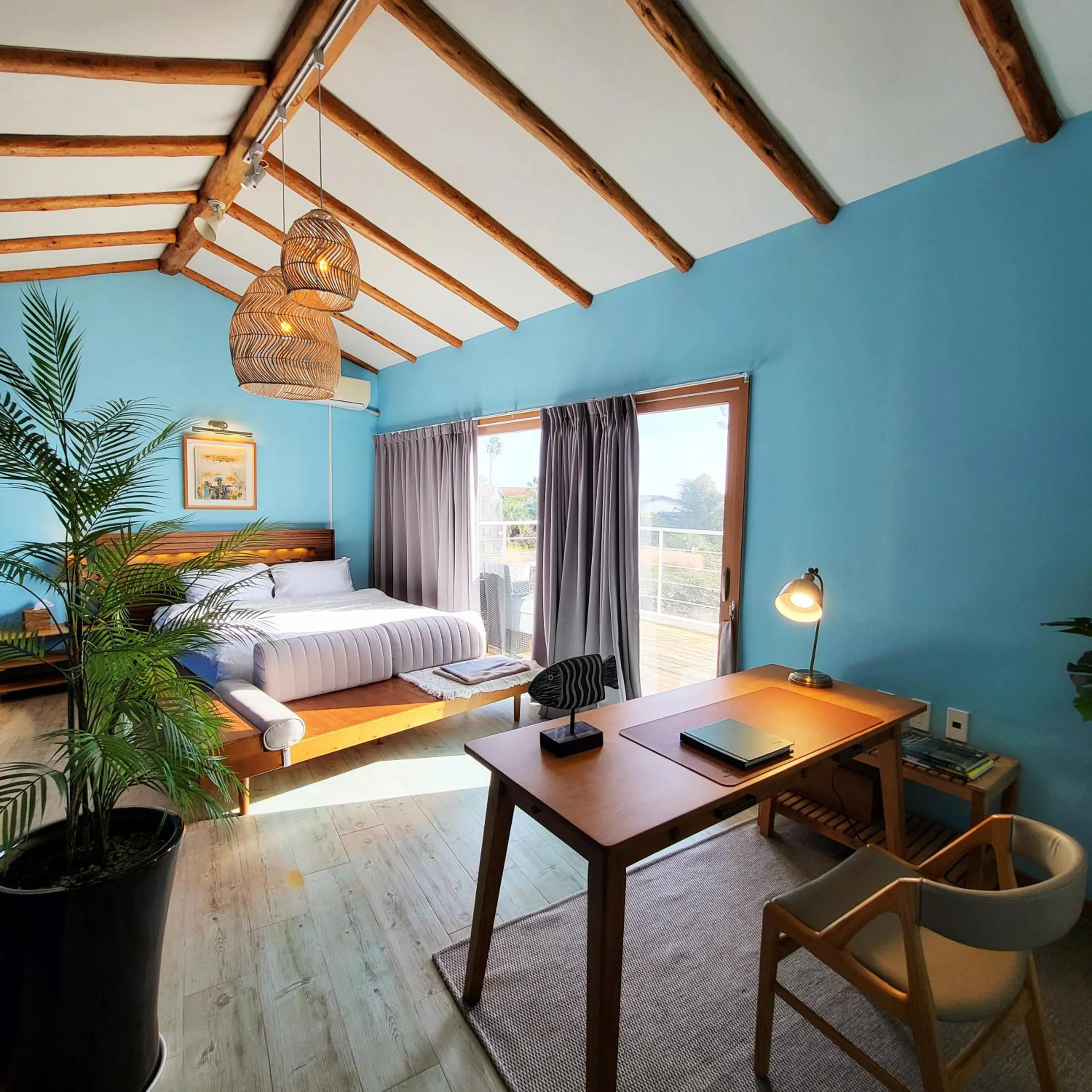 King Room with Balcony - single occupancy in JEJU Doldam B&B