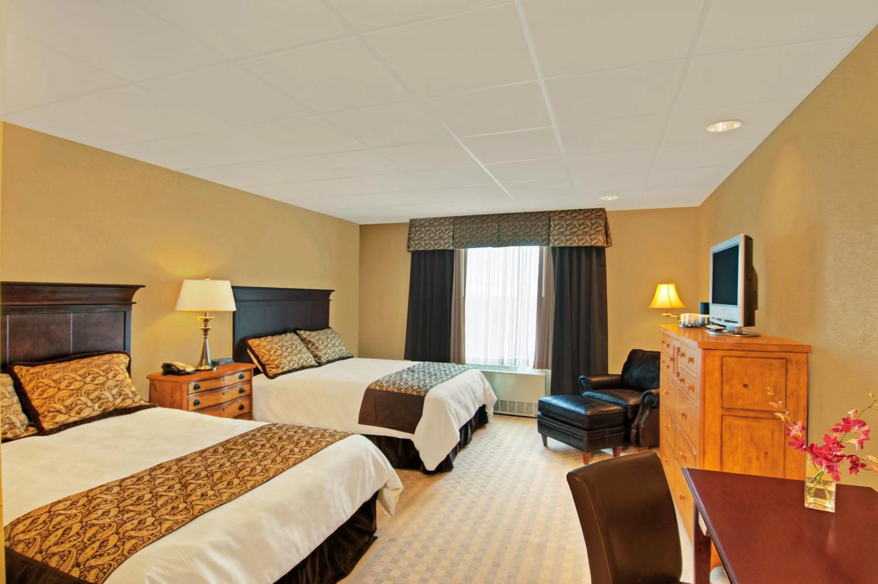 Queen Room with Two Queen Beds in The Pointe at Castle Hill Resort & Spa